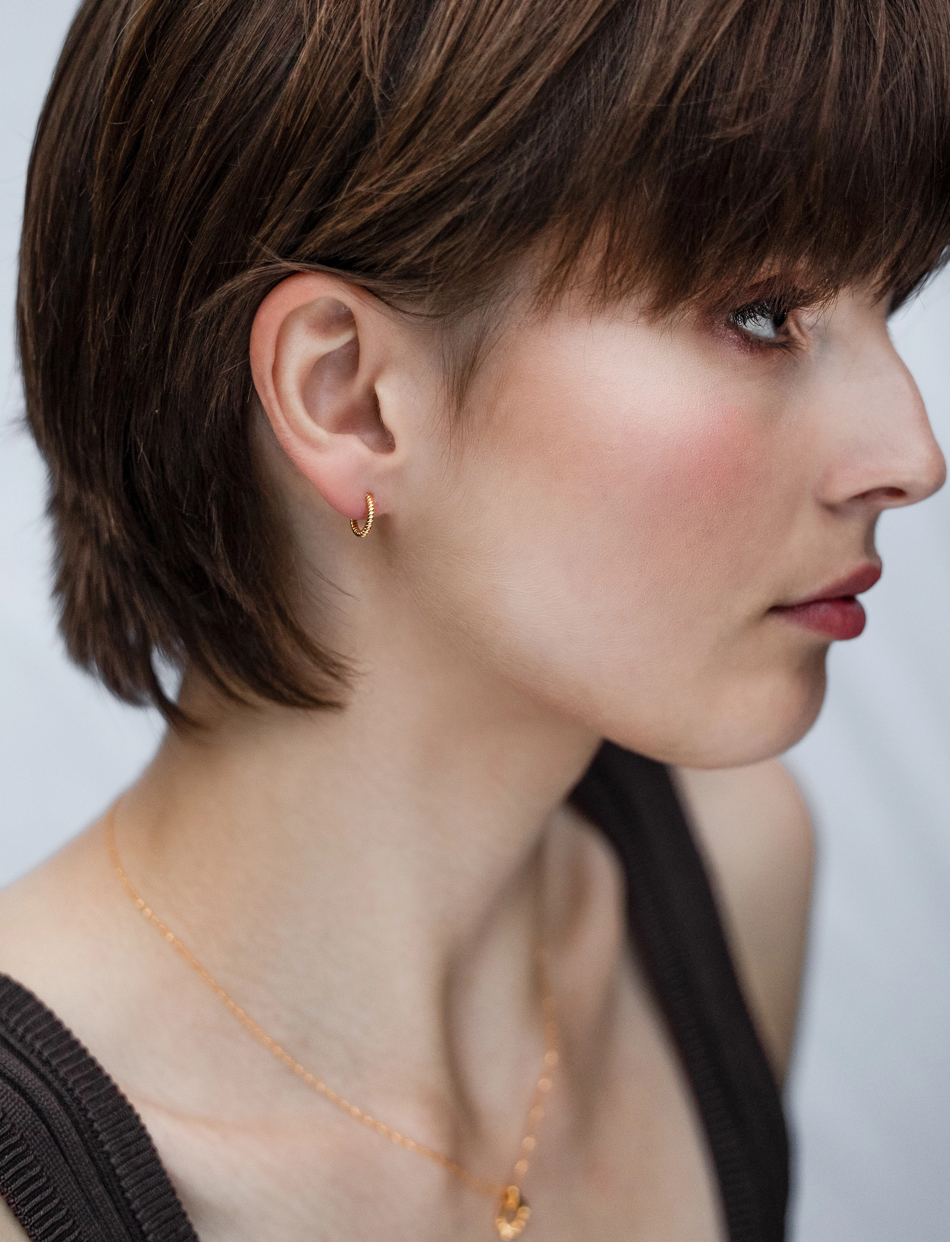 Syster P Beloved Twisted Small Hoops Gold, One Size, Earrings, Gold - Hoops, Frauen
