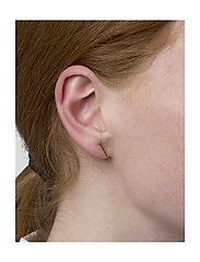 Syster P - Strict Plain Bar Earrings Gold - boucles d'oreilles pendantes - gold - 2