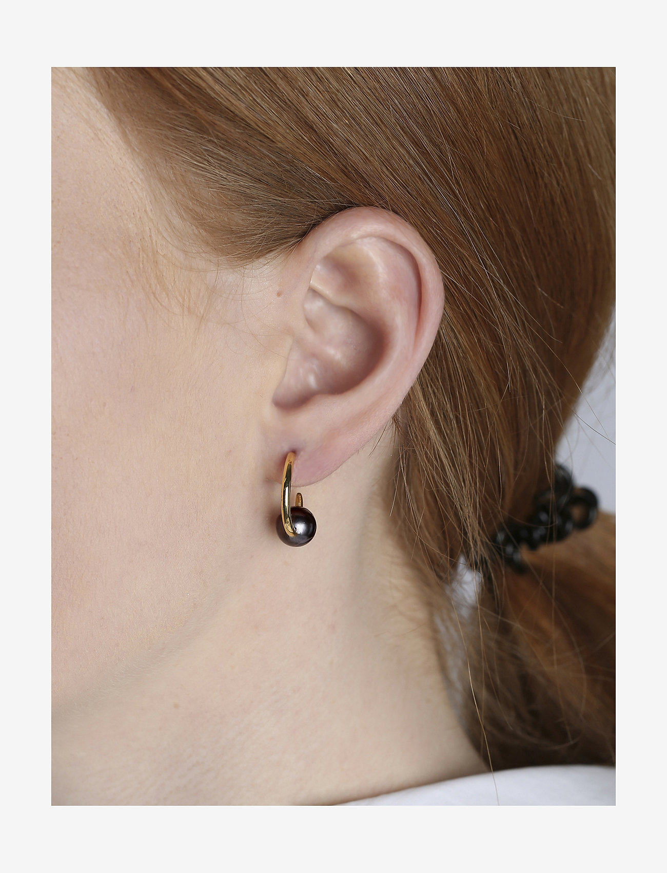 Syster P - Pearly Small Hoops Gold Black - gold - 1