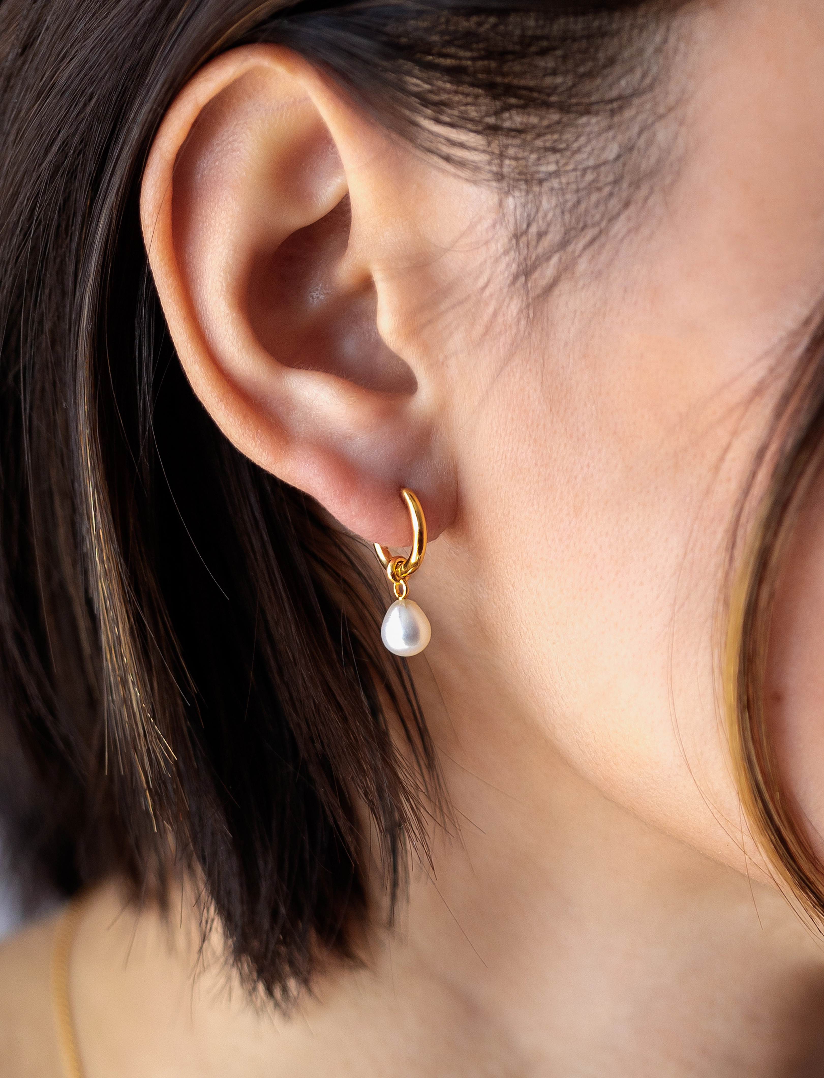Syster P Treasure Pearl Hoops Gold, One Size, Earrings, Gold - Pendants Frauen