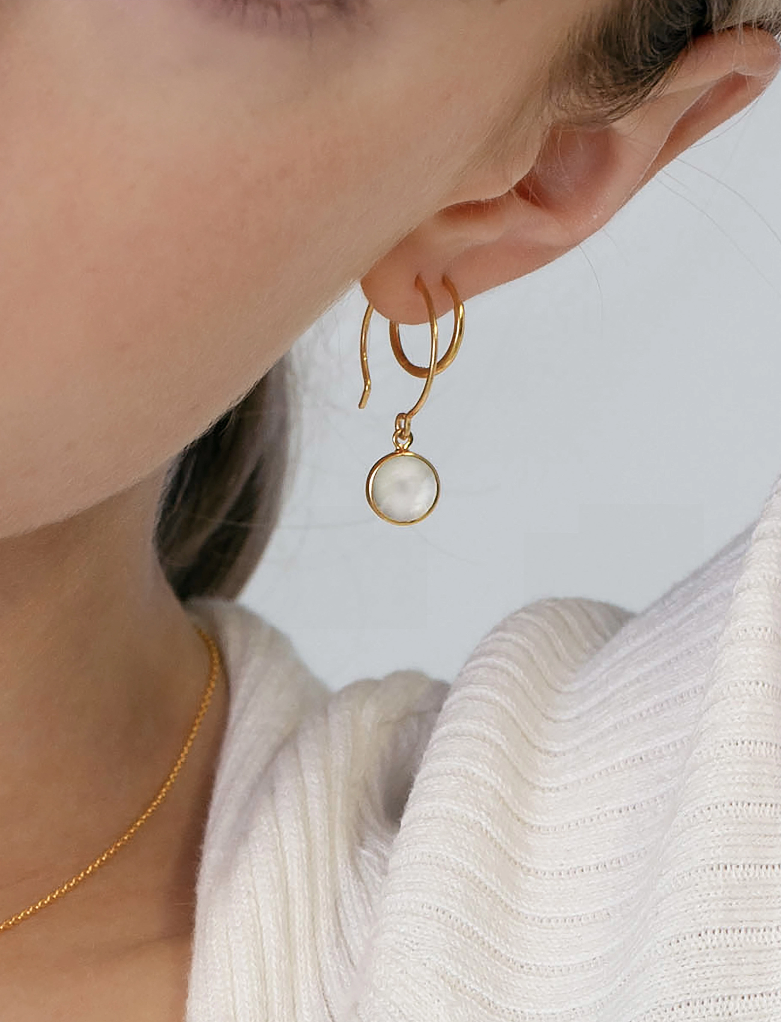 Syster P - Minimalistica Mother Earrings Gold - gold - 1
