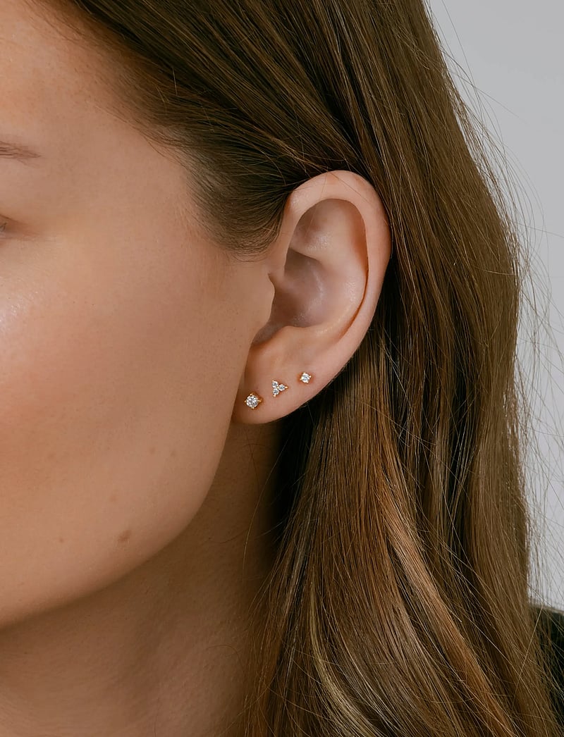 Syster P - Celestia Triple Stone Studs Gold - ohrstecker - gold - 0