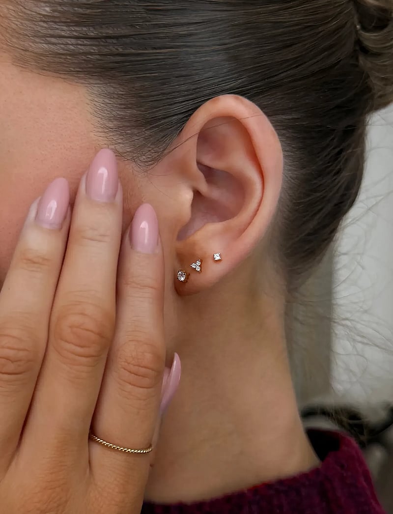 Syster P - Celestia Triple Stone Studs Gold - ohrstecker - gold - 2