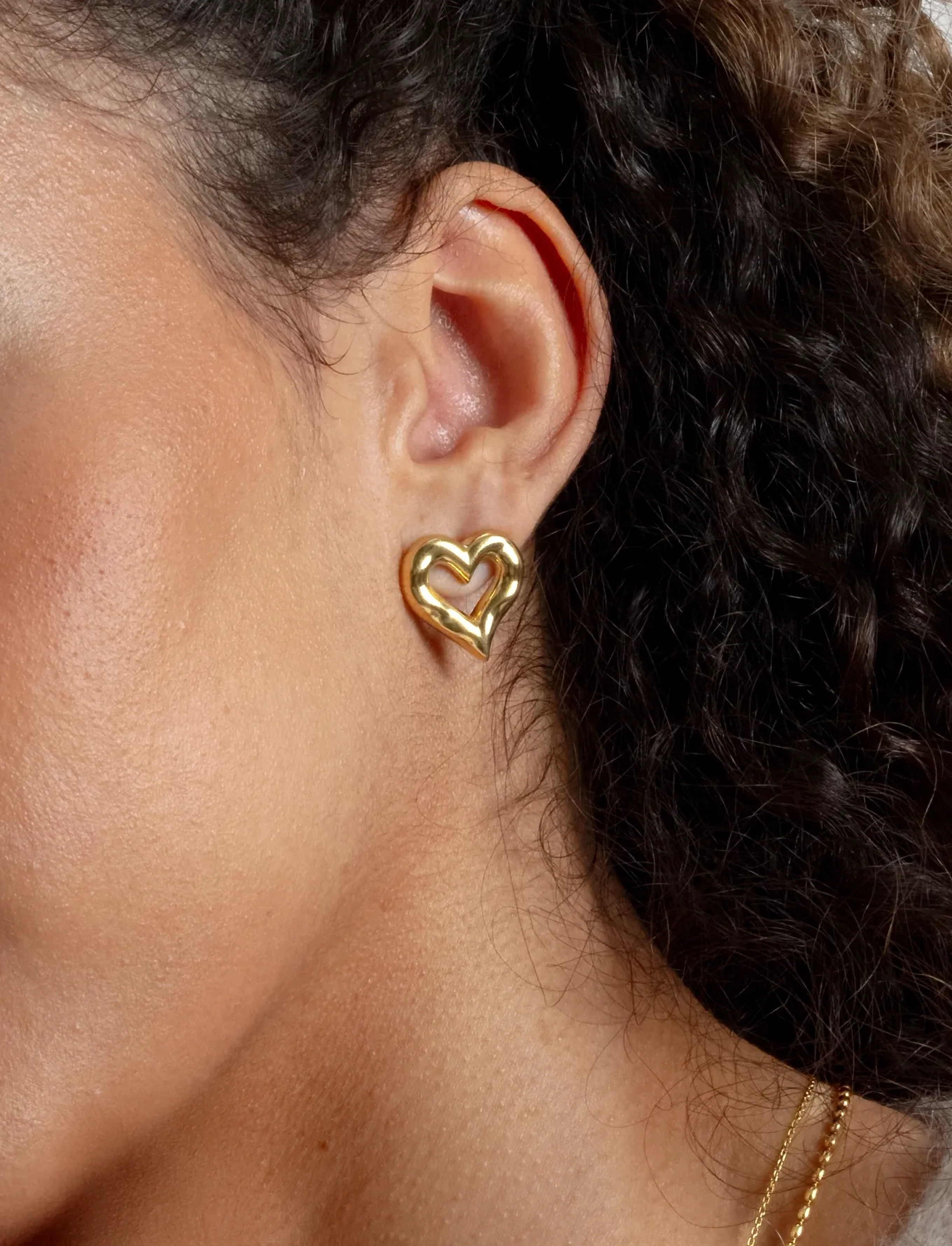 Syster P - Puff Heart Earrings Gold - nagliņauskari - gold - 3