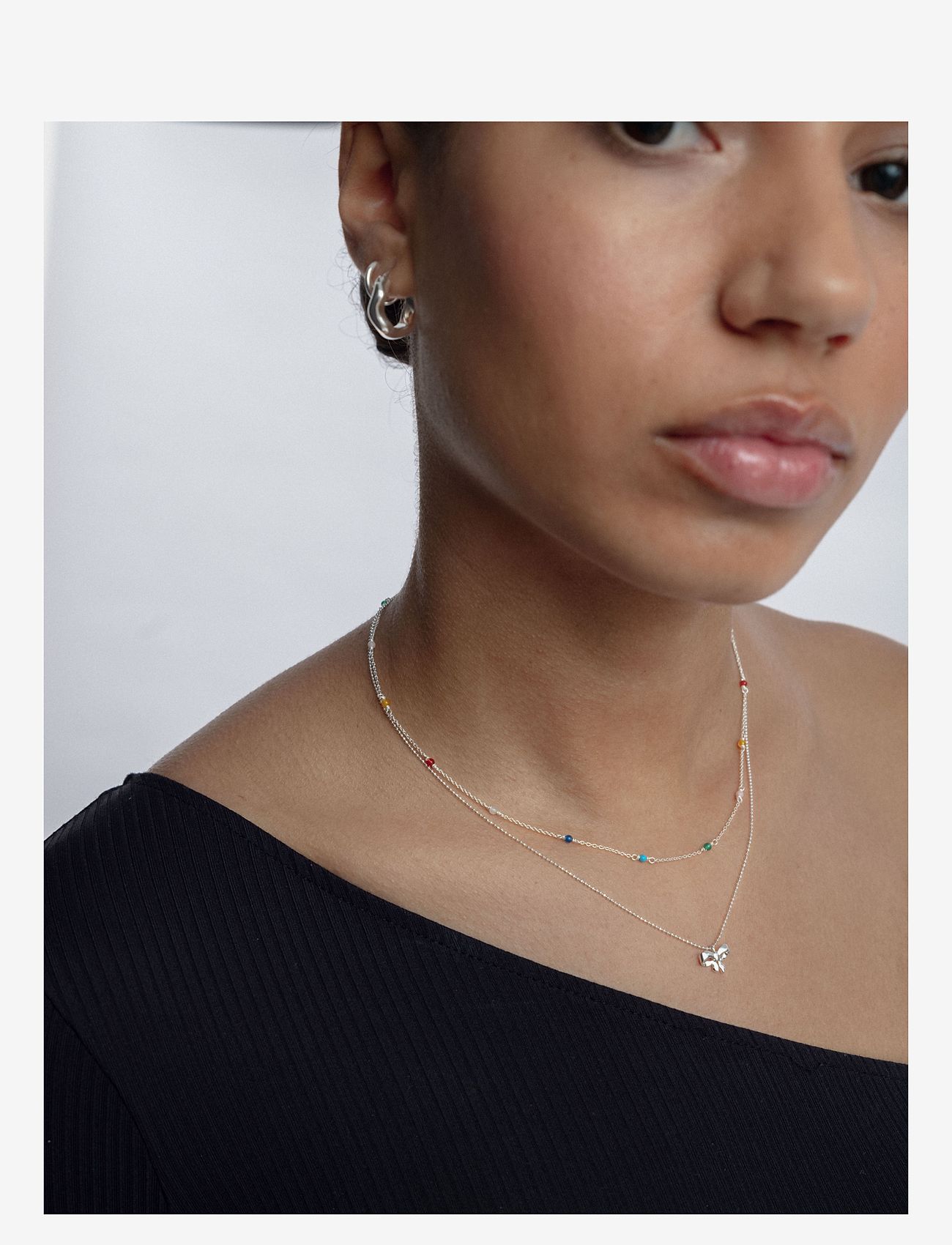 Syster P - Bolded Wavy Earrings Silver - hoops - silver - 0