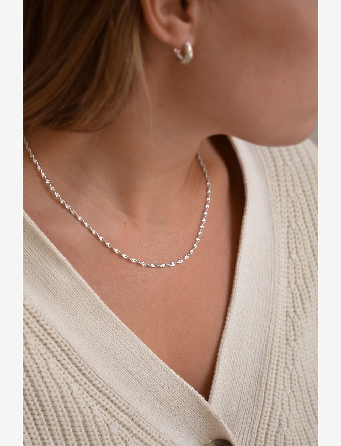 Syster P - Herringbone Twisted Necklace - halsketten - silver - 0