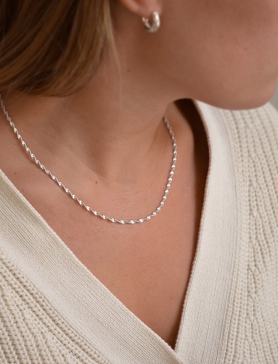Syster P - Herringbone Twisted Necklace - halsketten - silver - 0