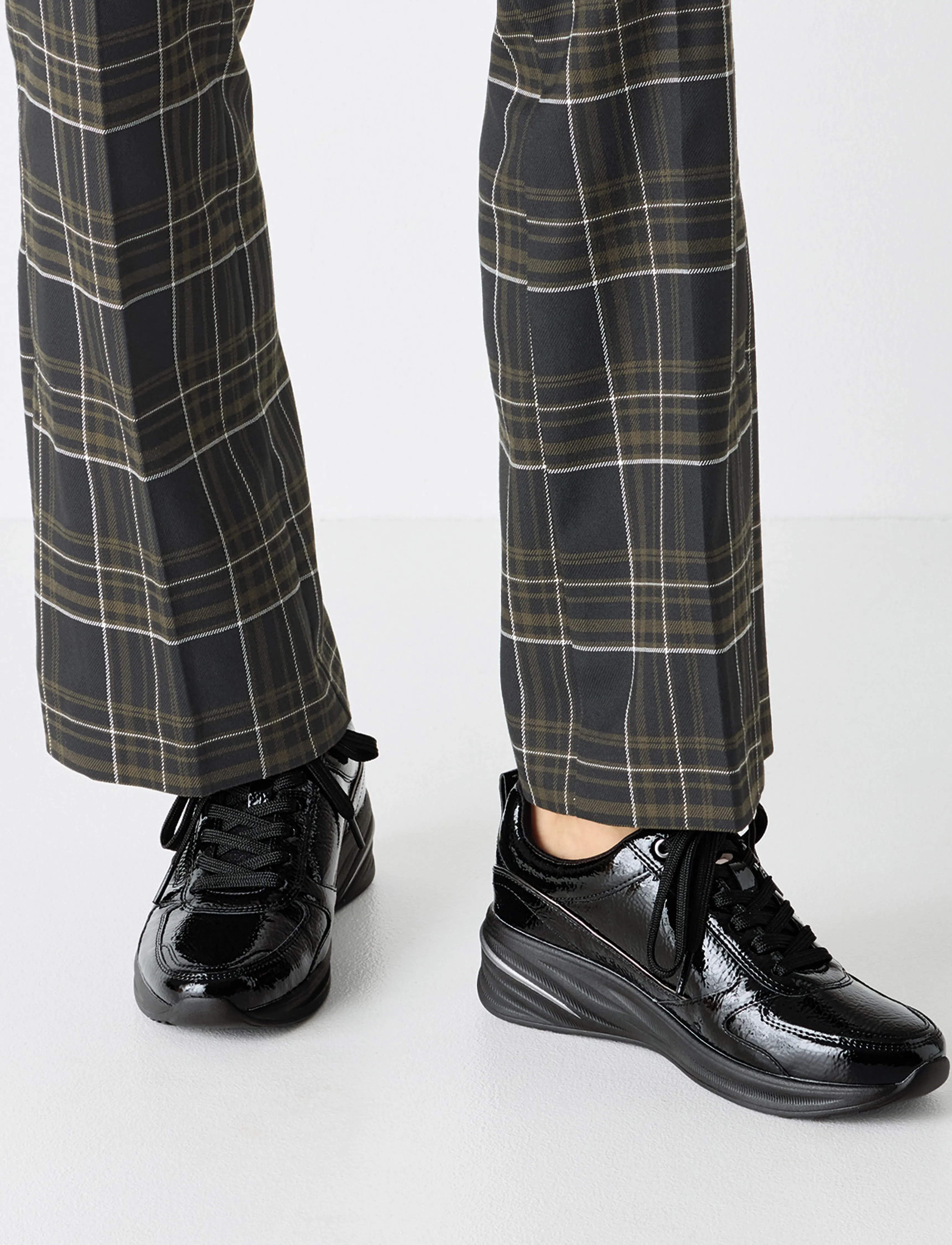 Tamaris - Women Lace-up - lave sneakers - black patent - 5