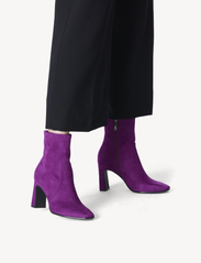 Tamaris - Women Boots - høj hæl - dark pink - 5