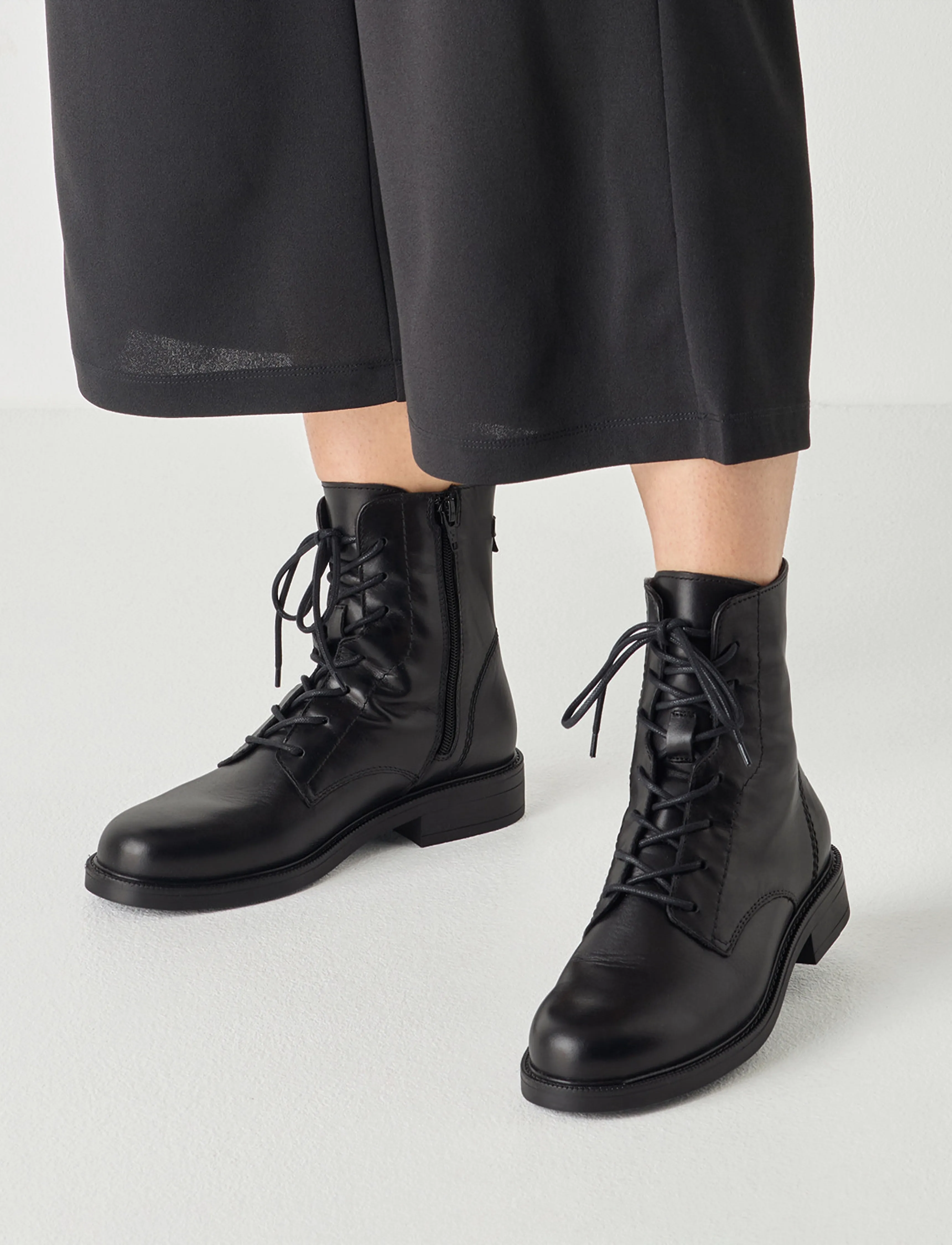 Tamaris - Women Boots - kängor - black leather - 5