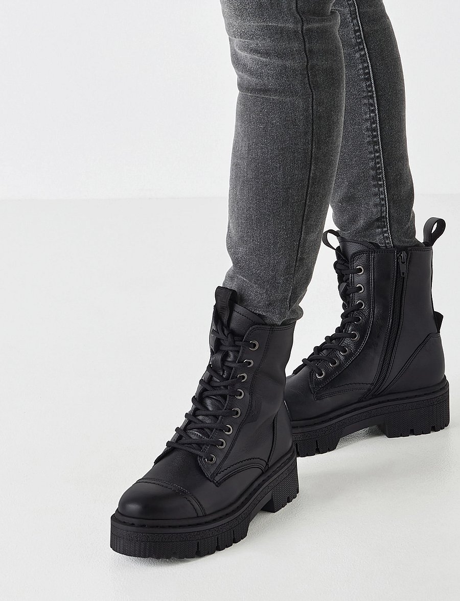Tamaris - Women Boots - madalad poolsaapad - black - 5