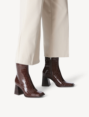 Tamaris - Women Boots - augsts papēdis - brown croco - 5