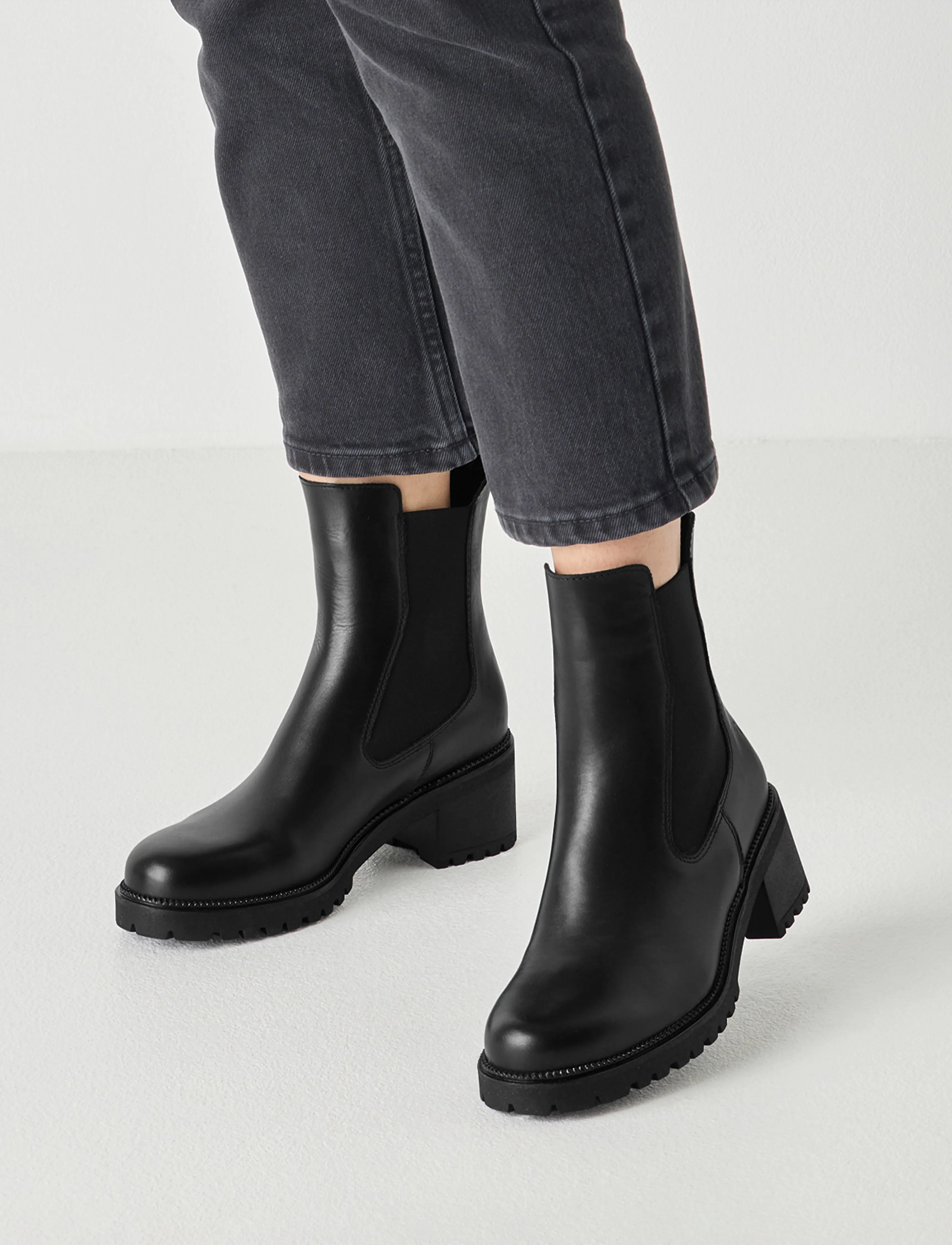 Tamaris - Women Boots - kontsaga poolsaapad - black leather - 5