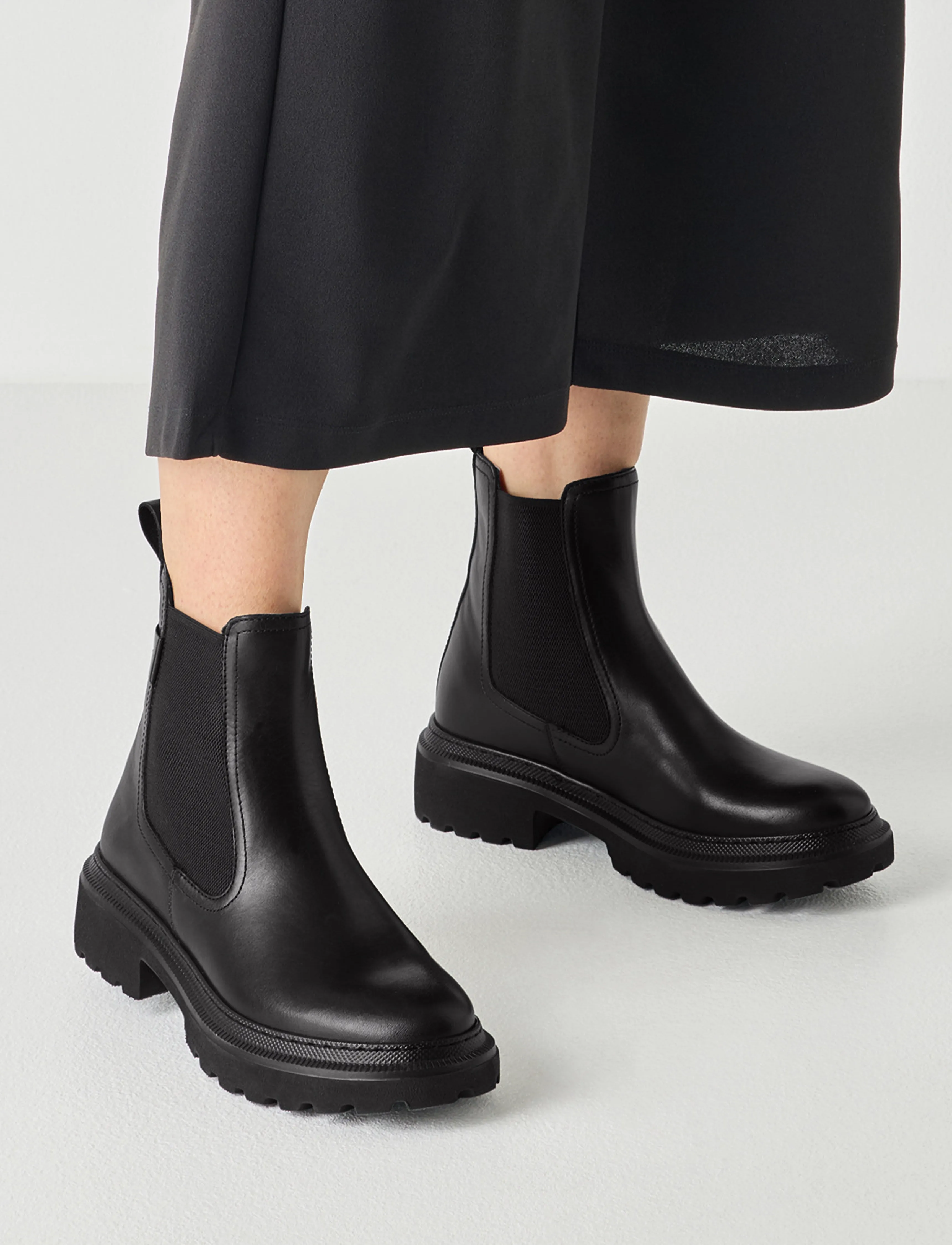 Tamaris - Women Boots - chelsea boots - black leather - 5