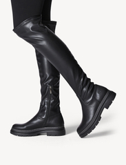 Tamaris - Women Boots - pitkävartiset saappaat - black - 5
