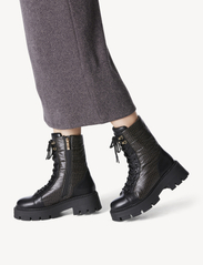 Tamaris - Women Boots - Šņorējami zābaki - black comb - 1
