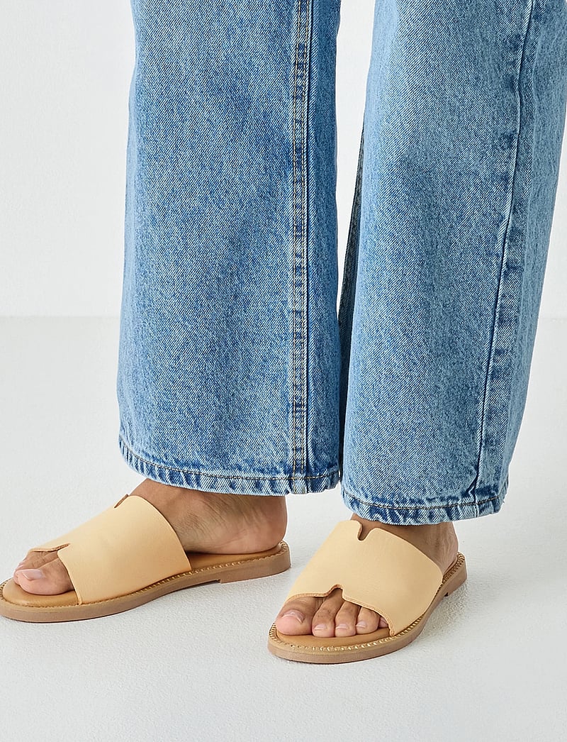 Tamaris - Women Slides - kontsata sandaalid - soft lemon - 5