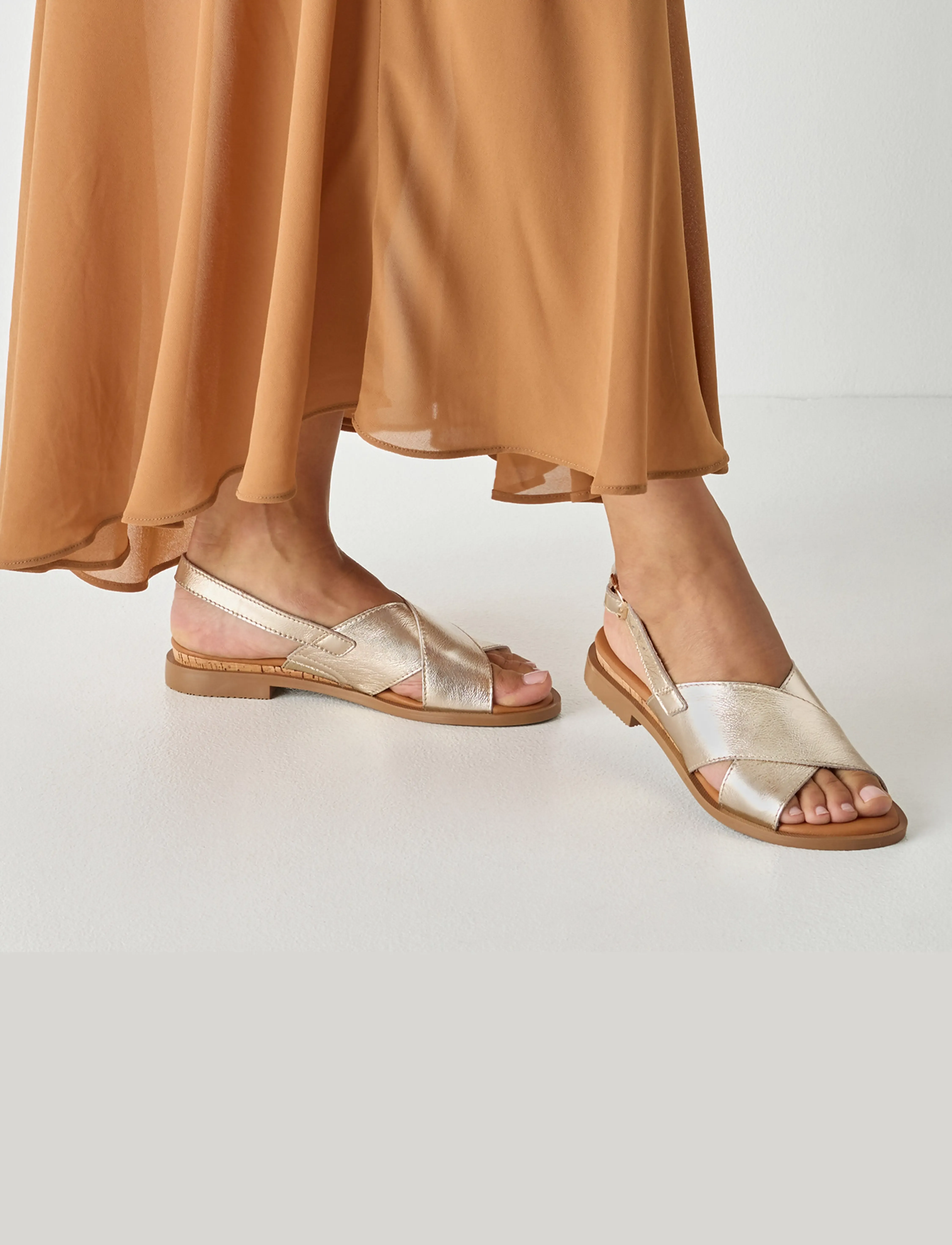 Tamaris - Women Sandals - flade sandaler - light gold metallic - 5