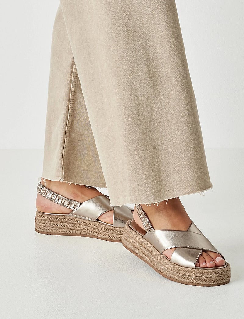 Tamaris - Women Sandals - plateau-sandalen - light gold - 5