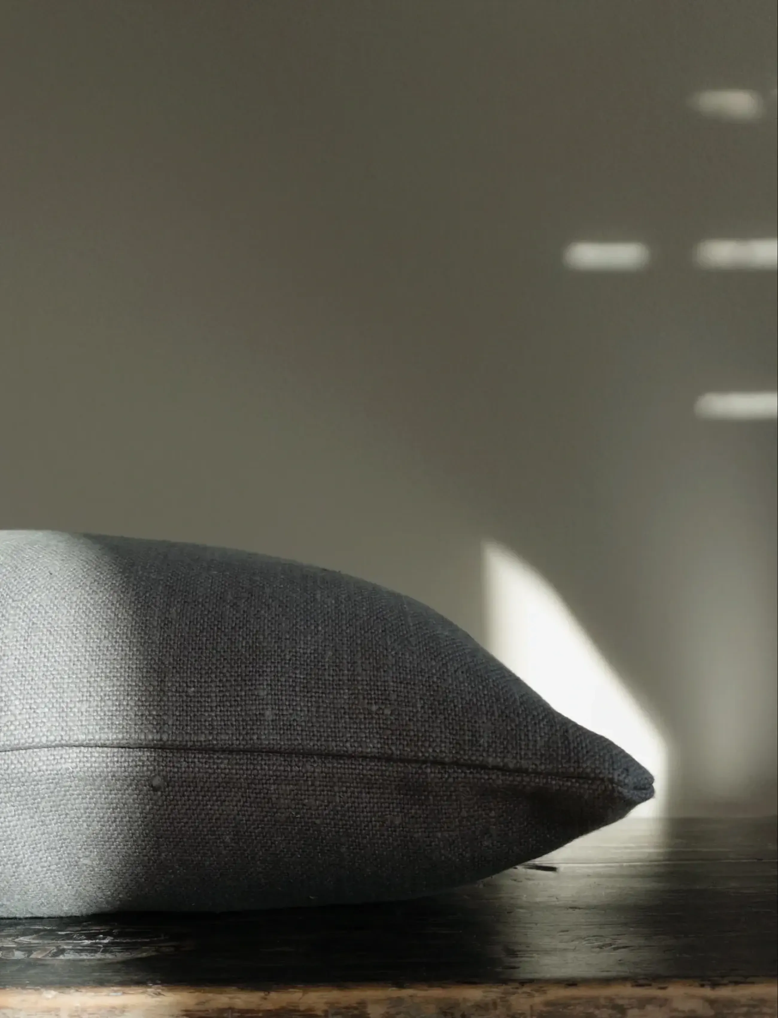 TAMEKO - Rue Linen Cushion - dark grey - 2