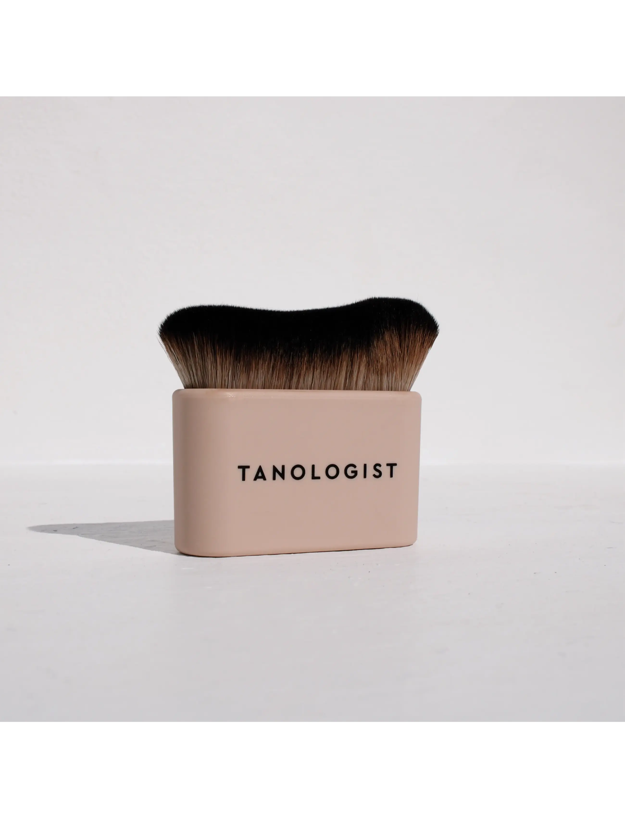 Tanologist - Tanologist Kabuki Brush Boxed - no color - 2