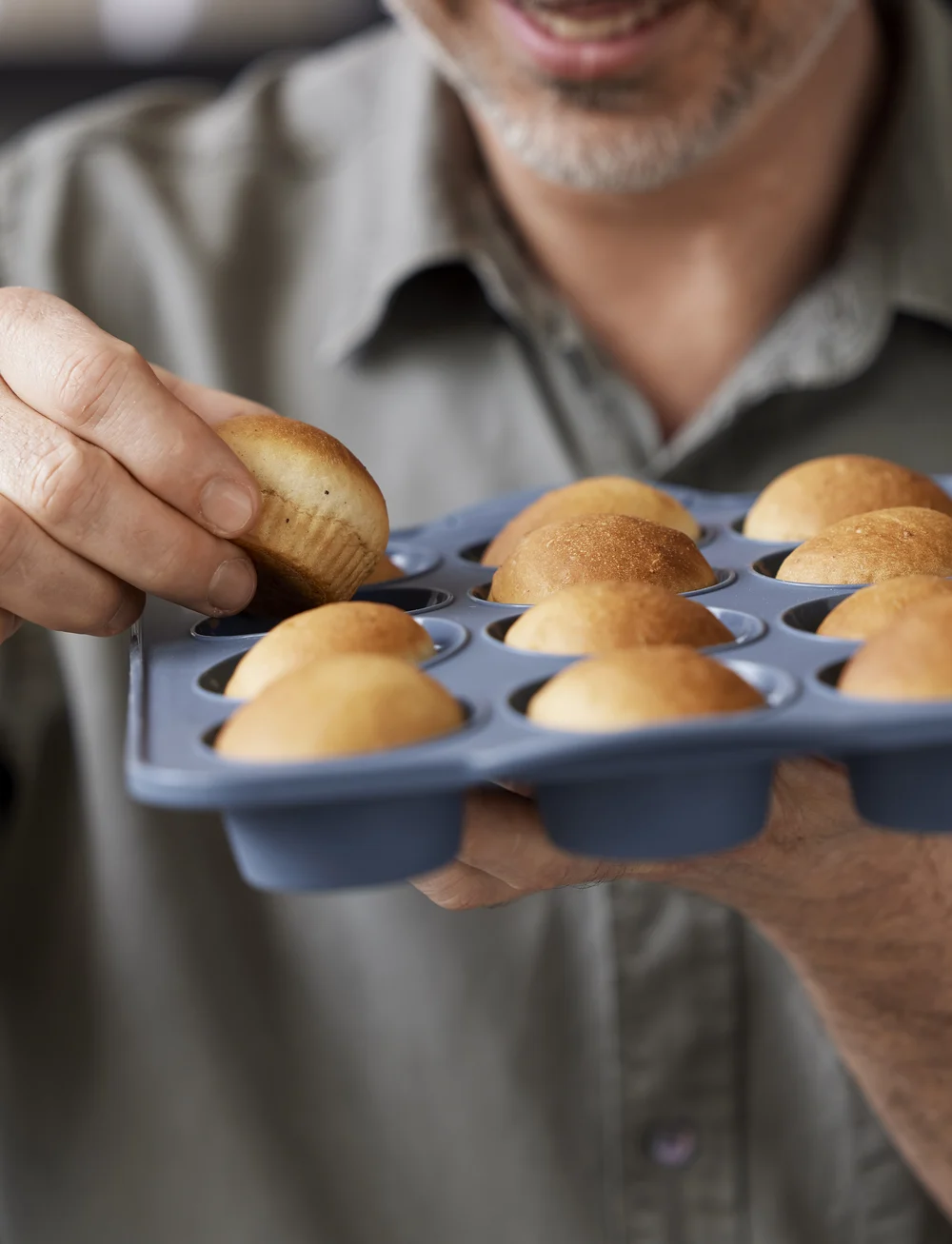 Tareq Taylor - Muffin pan for 12 pcs Pecan - ahjuvormid - indigo - 3