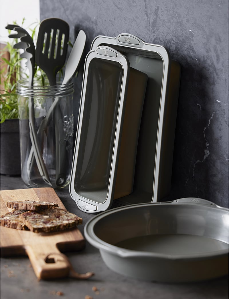 Tareq Taylor - Muffin pan for 12 pcs Pecan - ofenformen - forest green - 4