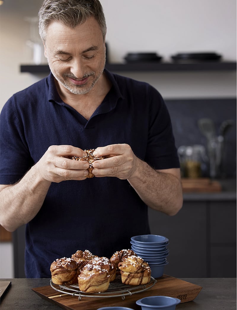 Tareq Taylor - Cupcake/Cinnamon-roll mould Pecan - muffinivormid - indigo - 0