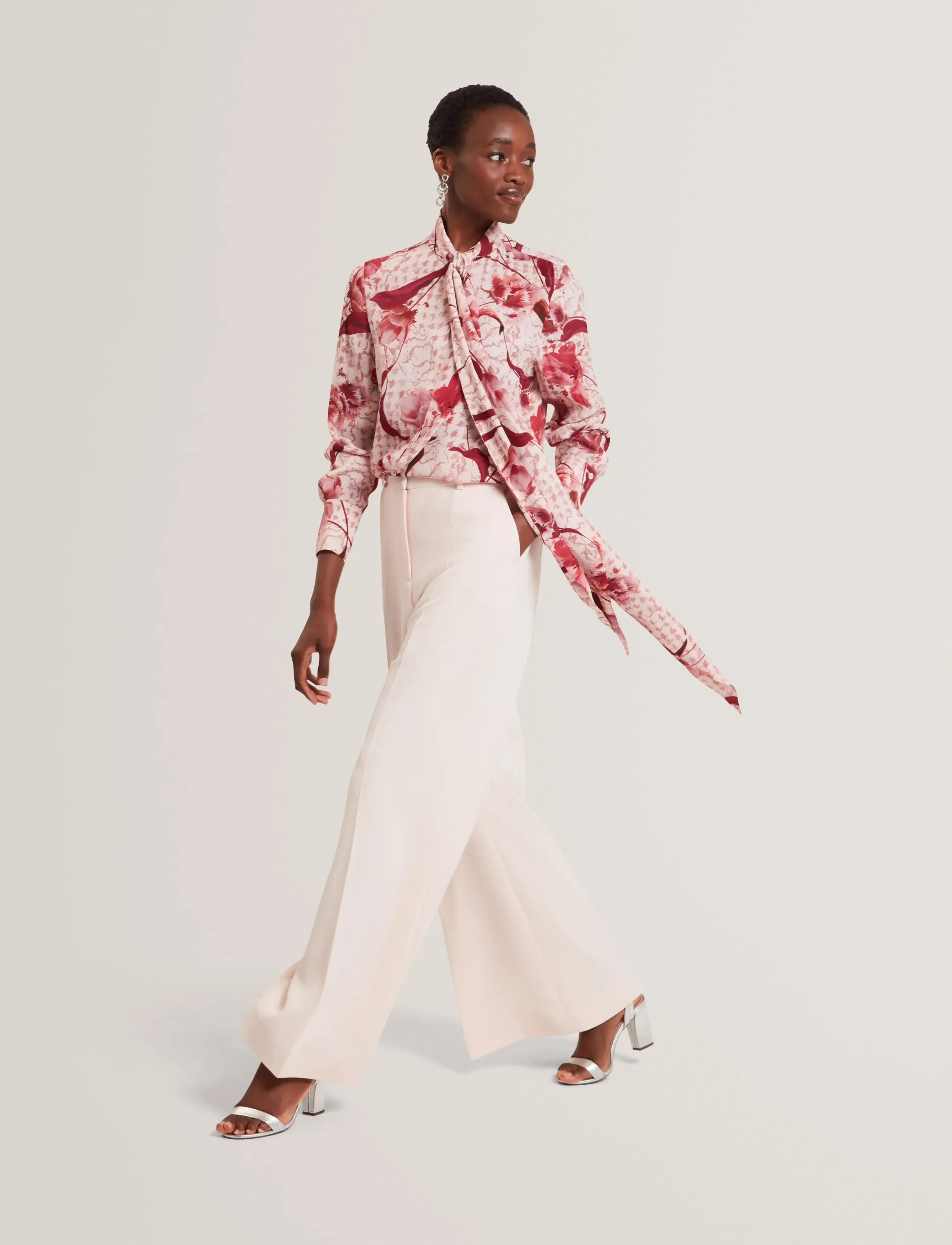 SARA L Kiadi and Co Tuck Blouse ピンク SARA L Kiadi and Co Tuck