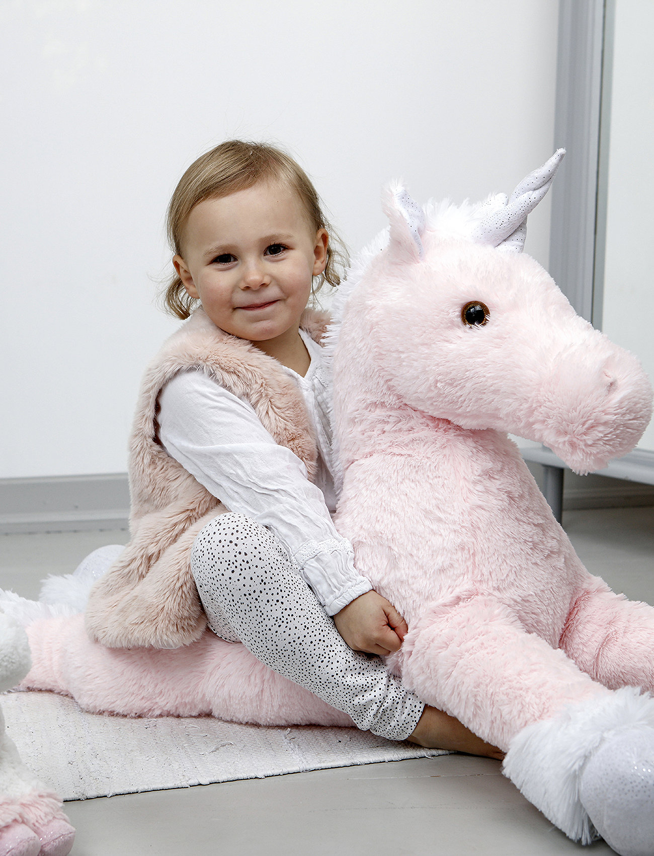 Teddykompaniet - Liggande enhörning, rosa/vit - stuffed animals - pink - 1