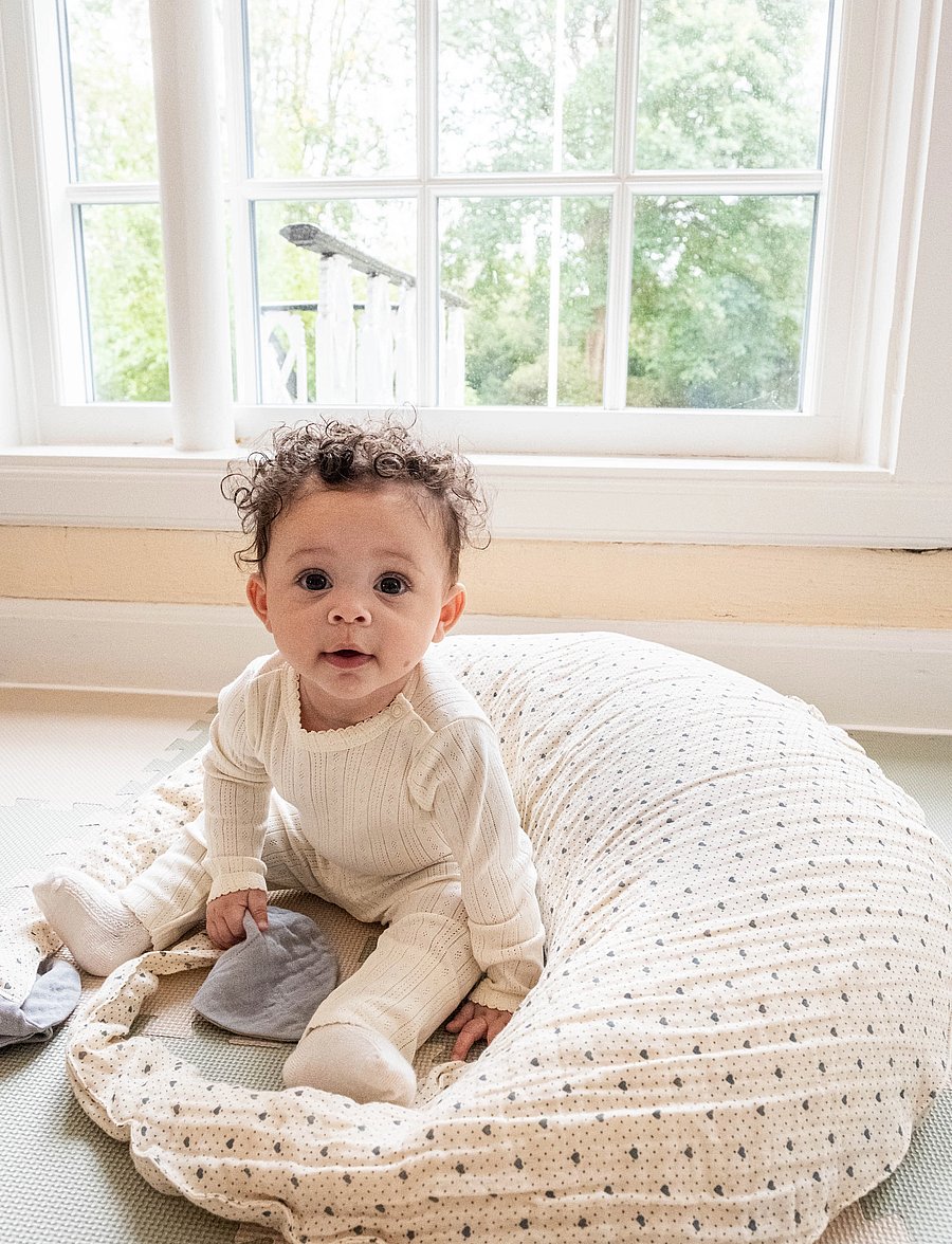 That's Mine - Moon nursing pillow - lots of love sky - 0