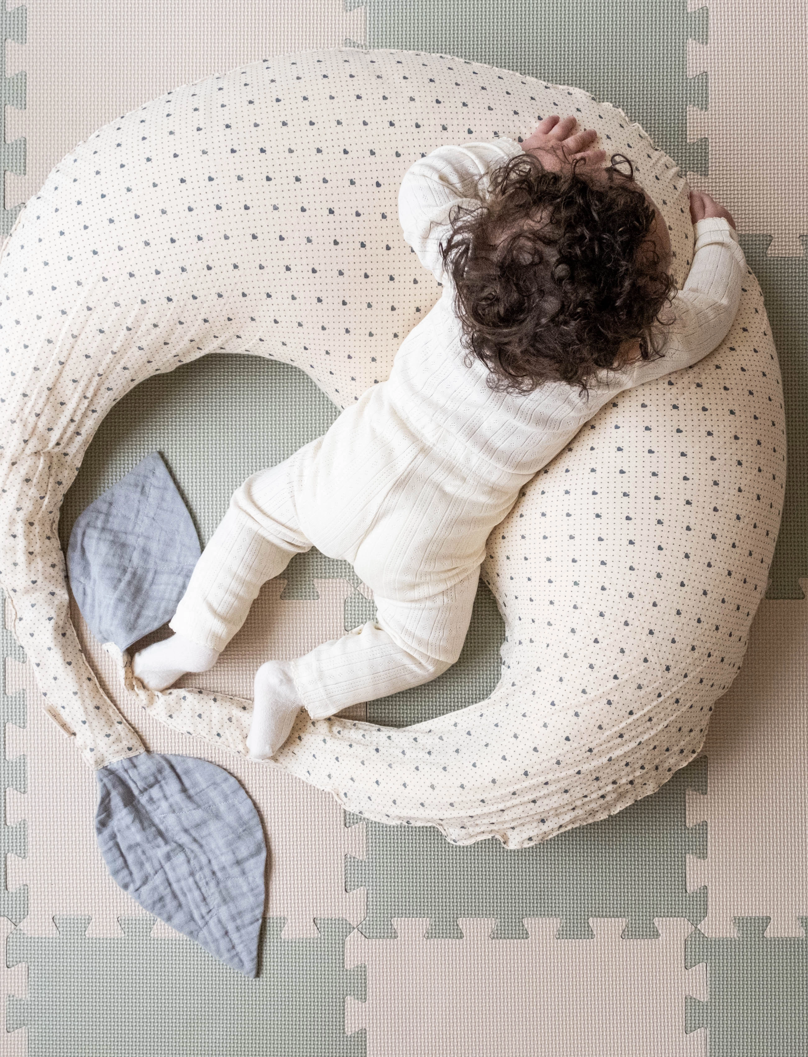 That's Mine - Moon nursing pillow - lots of love sky - 3