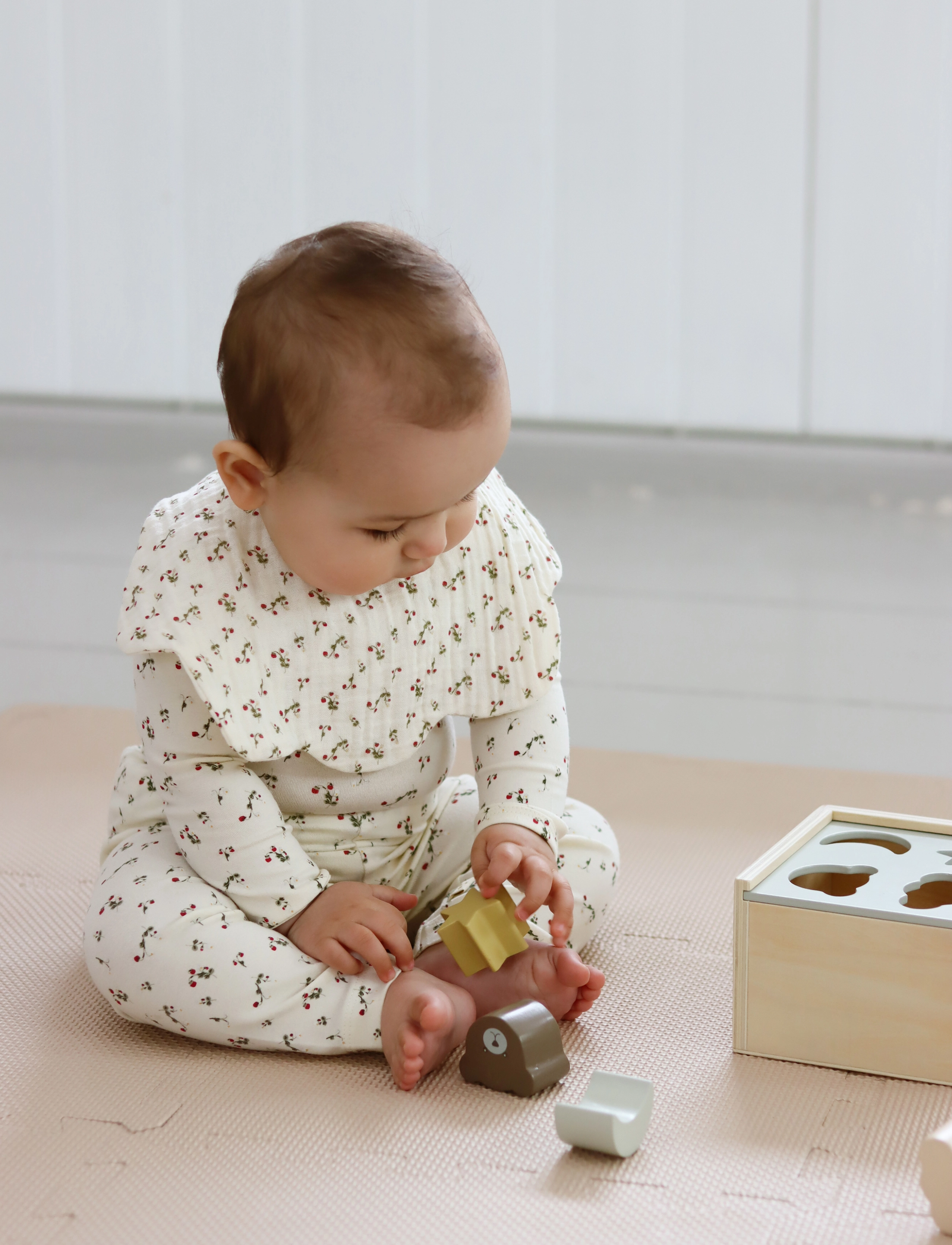 That's Mine - Chris Wooden sorting cube - wood - 1