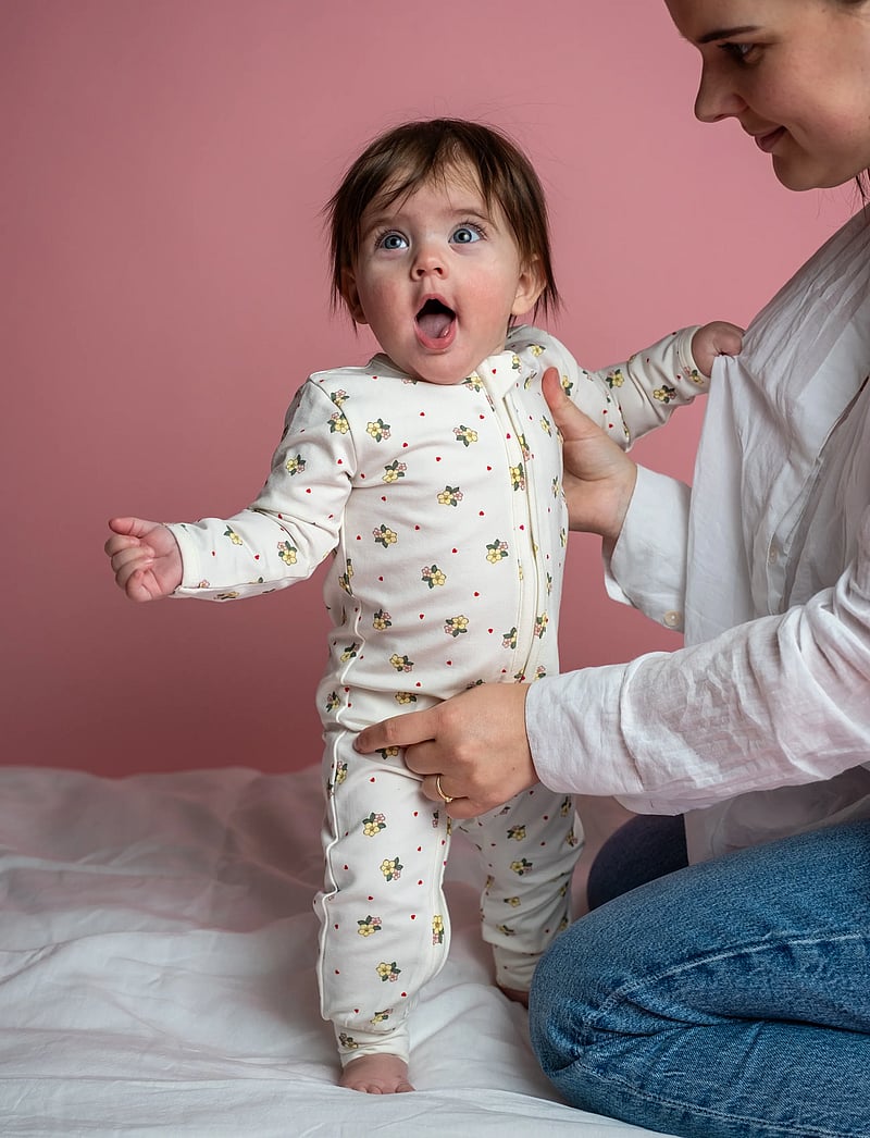 That's Mine - Elliotte onesie - magamiskombinesoonid - sweetheart petals - 2