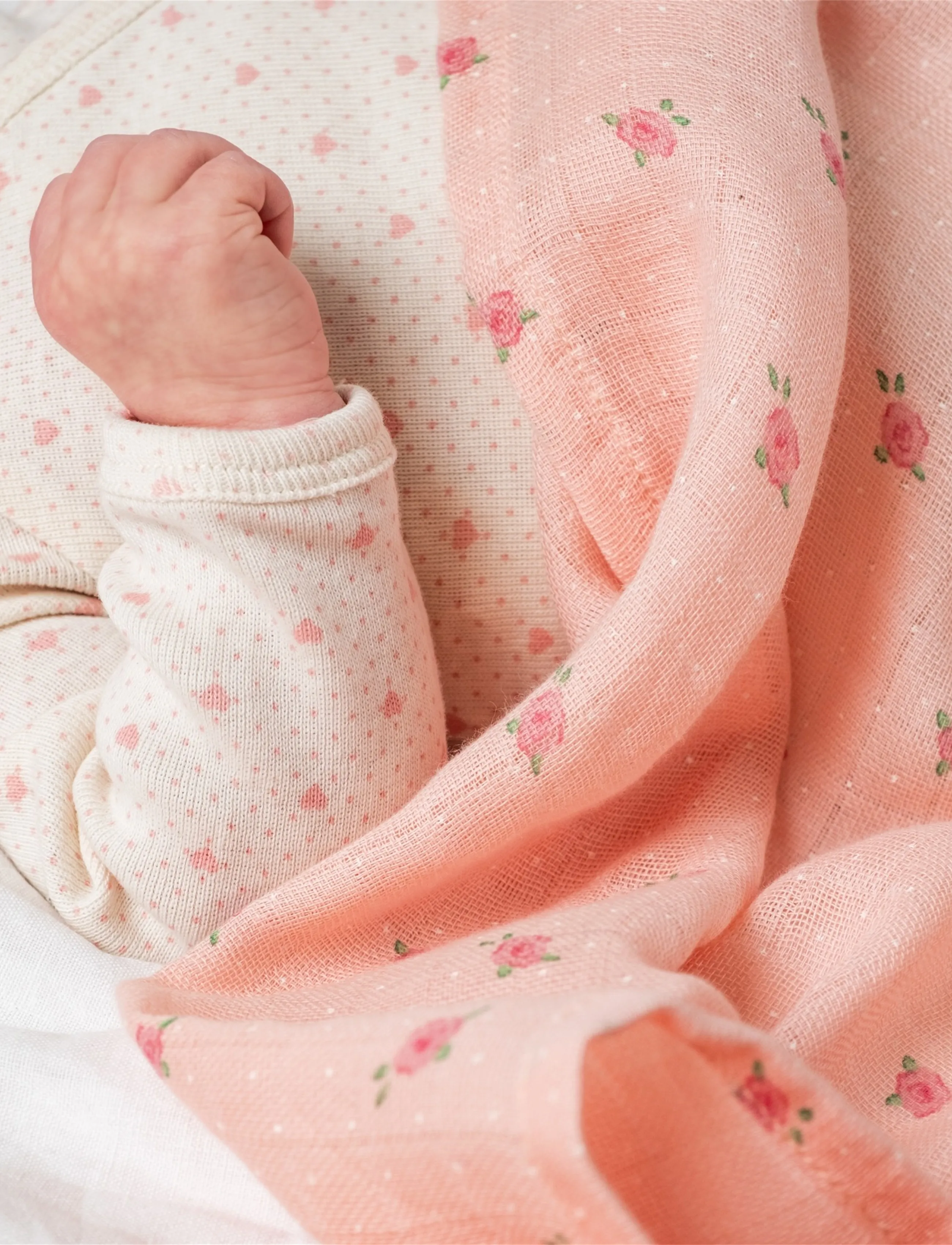 That's Mine - Jana muslin swaddle - muslin blankets - tiny roses - 4