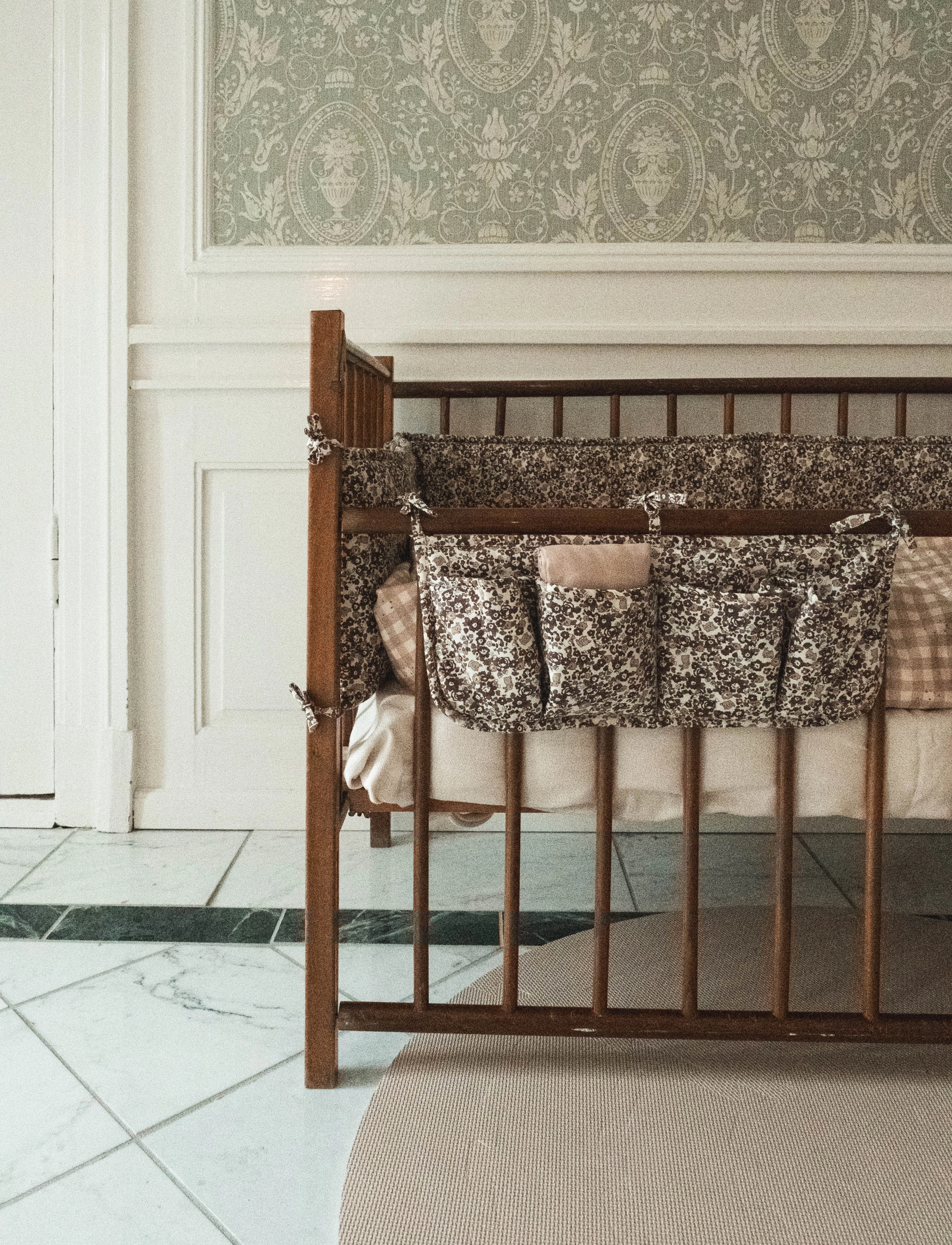 That's Mine - Louis bed pocket - rúmvasar - flora bunnies rose taupe - 2
