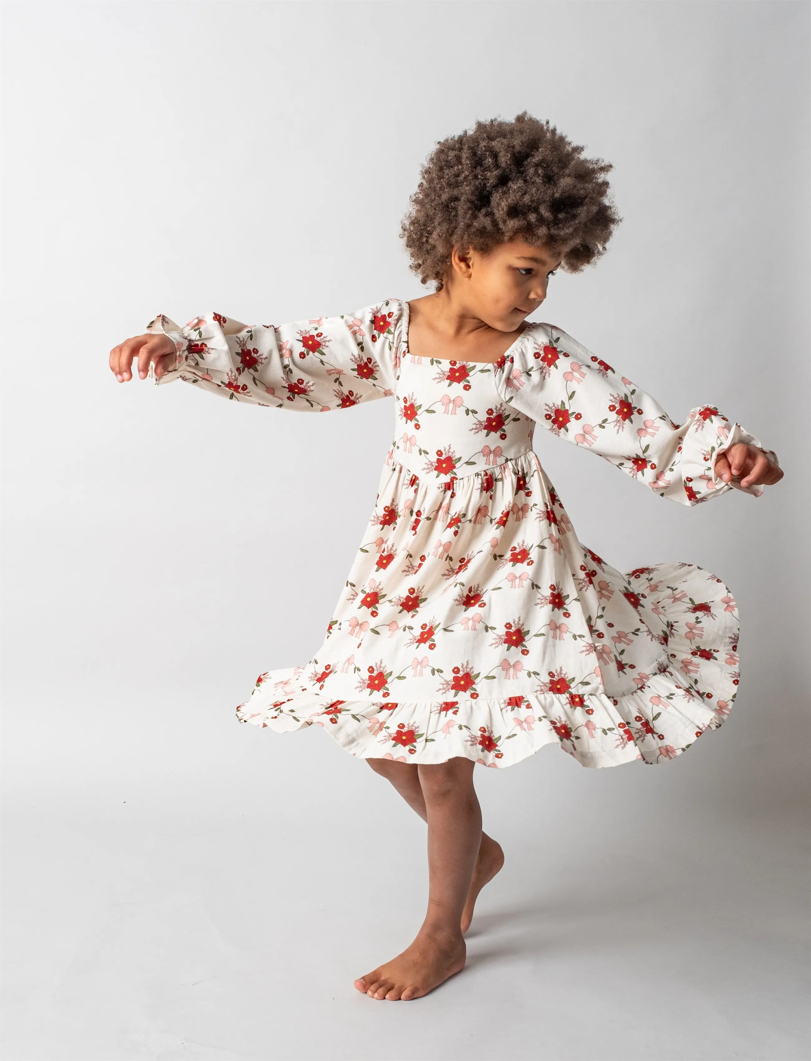 That's Mine Sarah dress - Pikkade varrukatega vabaajakleidid - FLOWER VINE / cream