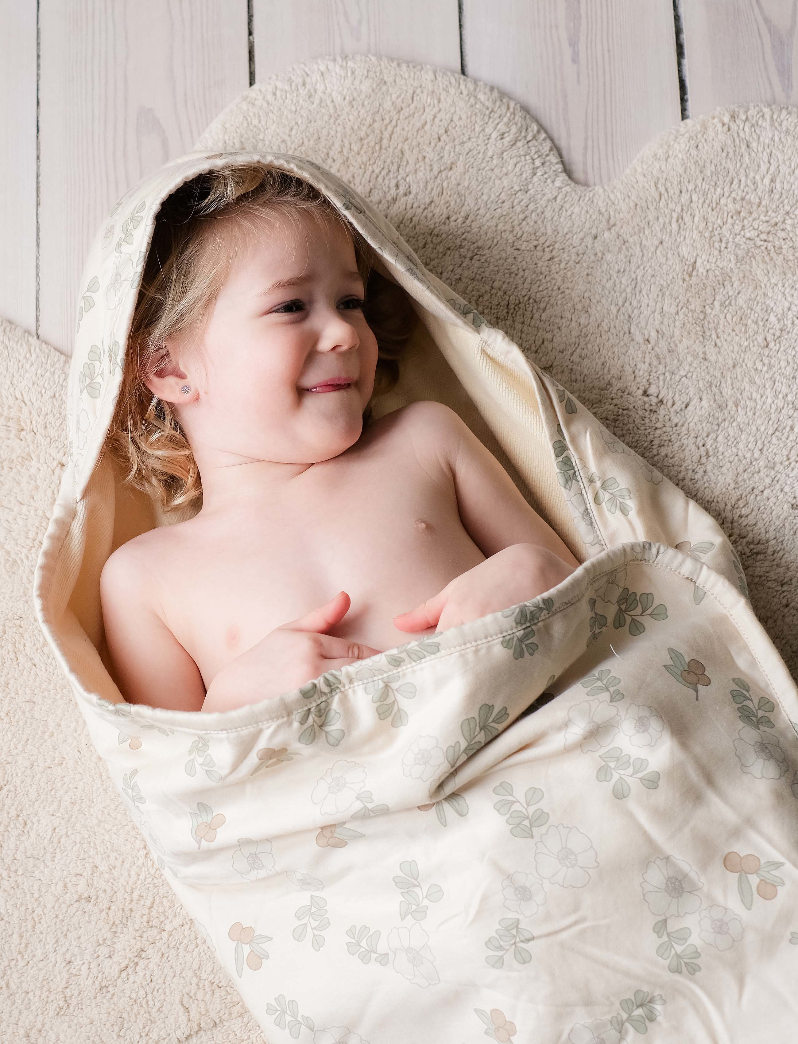 That's Mine Hooded Towel Flowers And Berries, 90X 90 cm, Towels & Cloths, Mehrfarbig/gemustert - Towels, Kinder