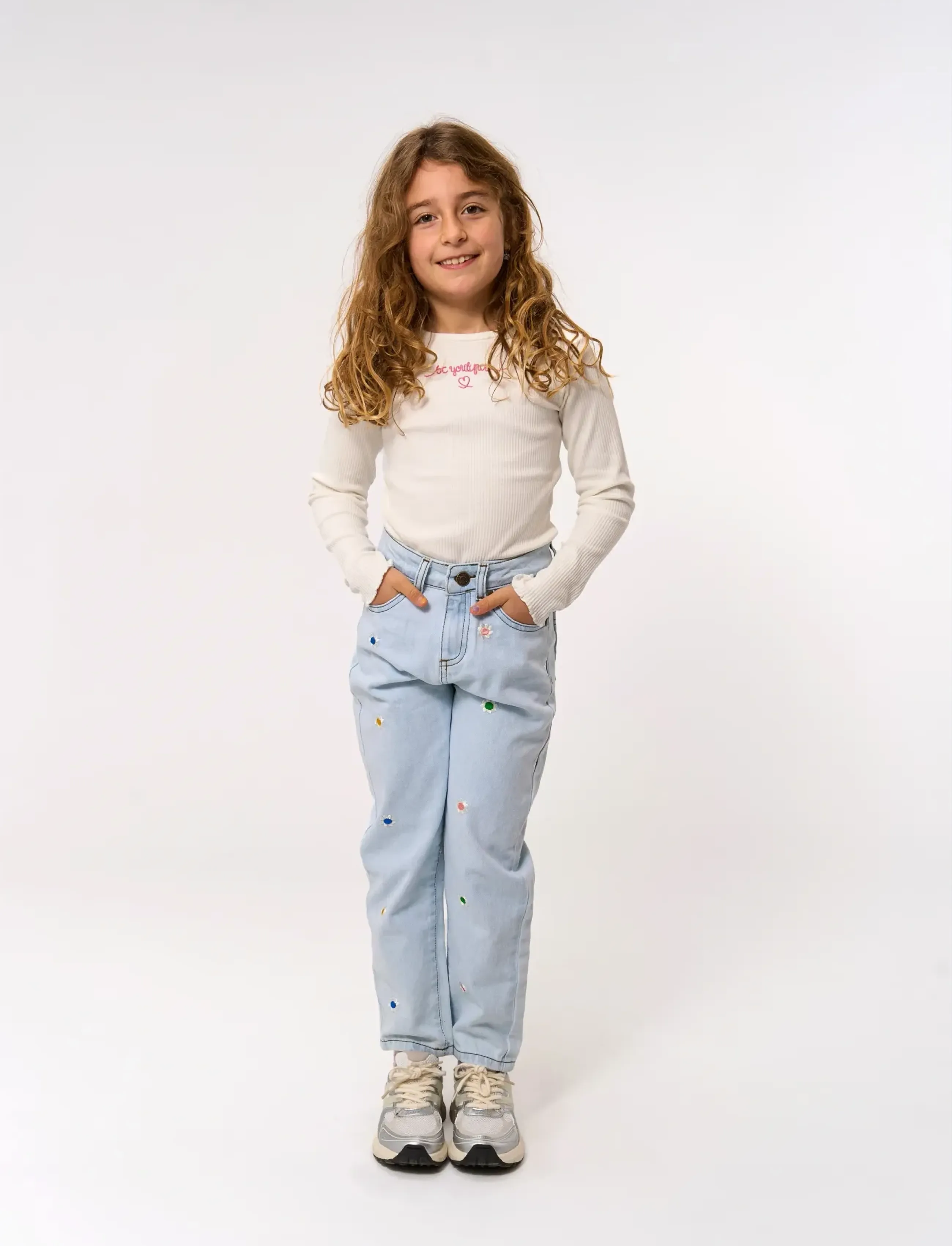 The New - TNPorscha Mom Fit Jeans - brīva griezuma džinsi - light blue denim emb - 5