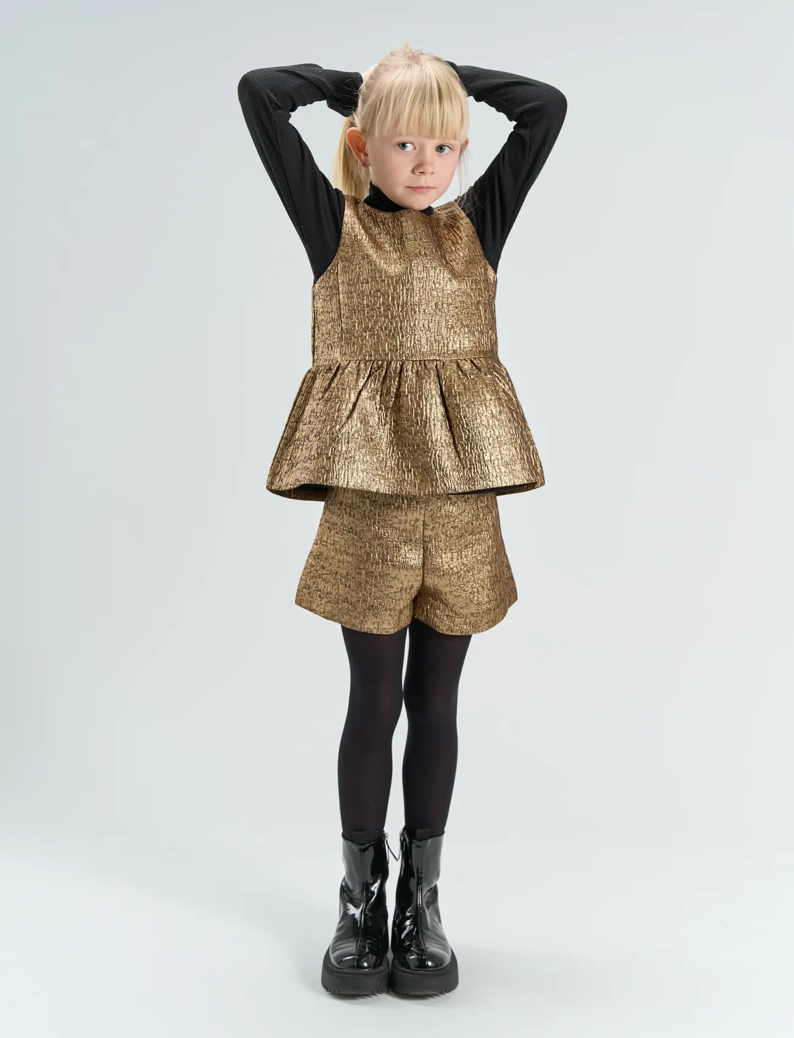 The New TNYupa Jacquard Shorts - Casual shorts - GOLD / gold