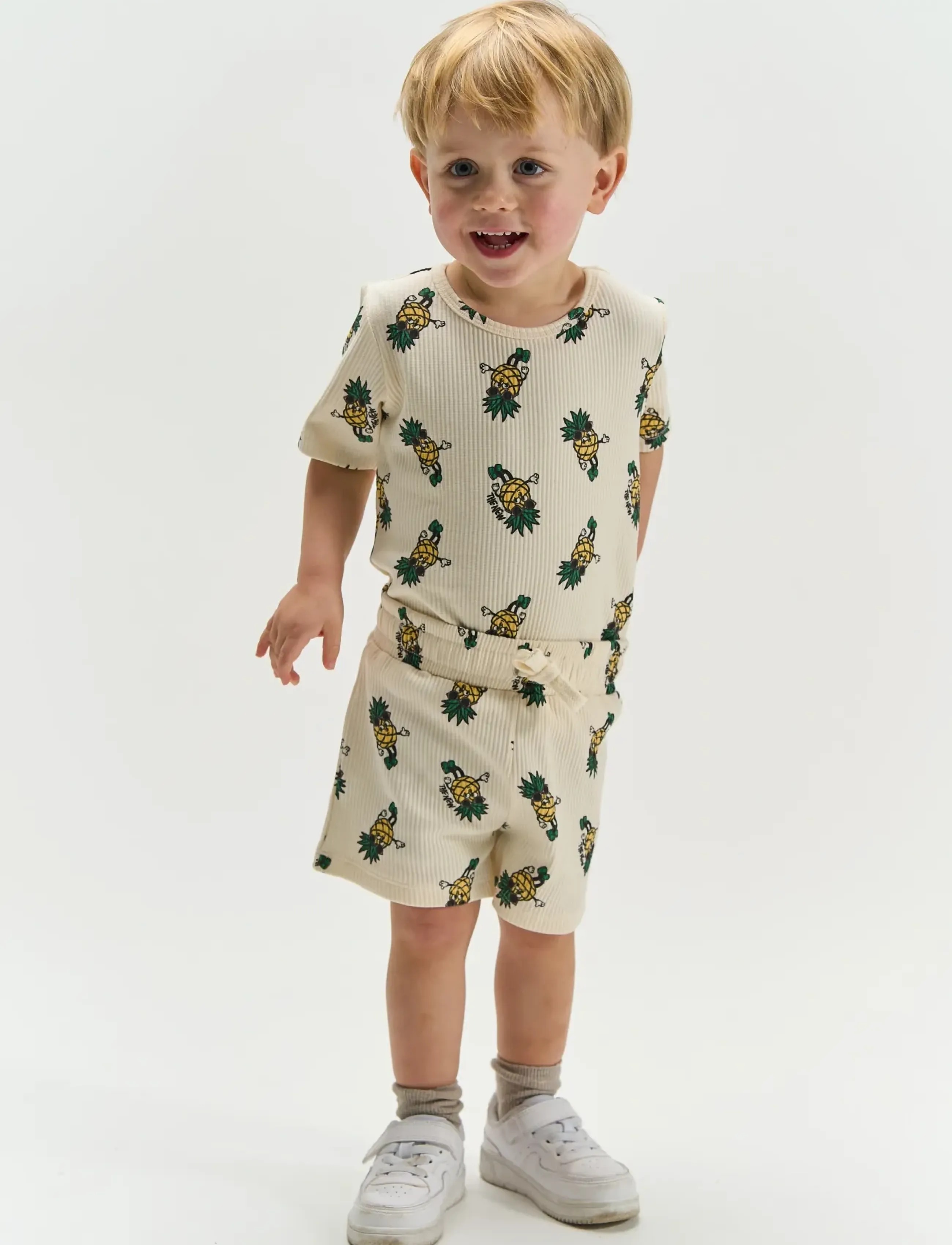 The New TNSTTravis Rib Shorts - Lühikesed püksid - GARDENIA AOP / cream