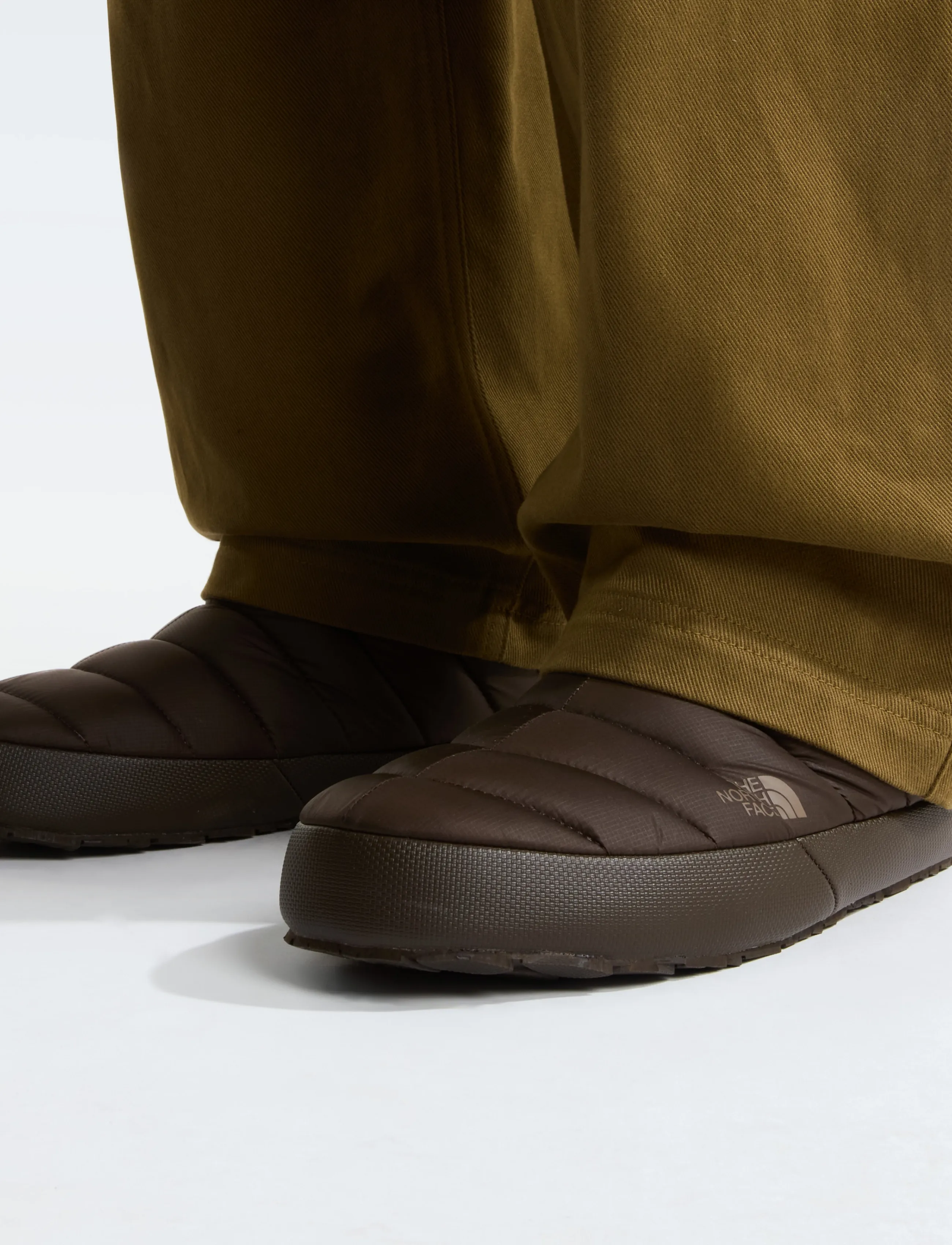 The North Face - M THERMOBALL TRACTION BOOTIE - lässige sandalen - dark chestnut/tnf black - 5