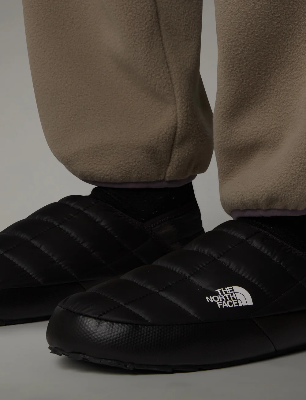 The North Face - M THERMOBALL TRACTION MULE V - sandalen & hausschuhe - black - 0