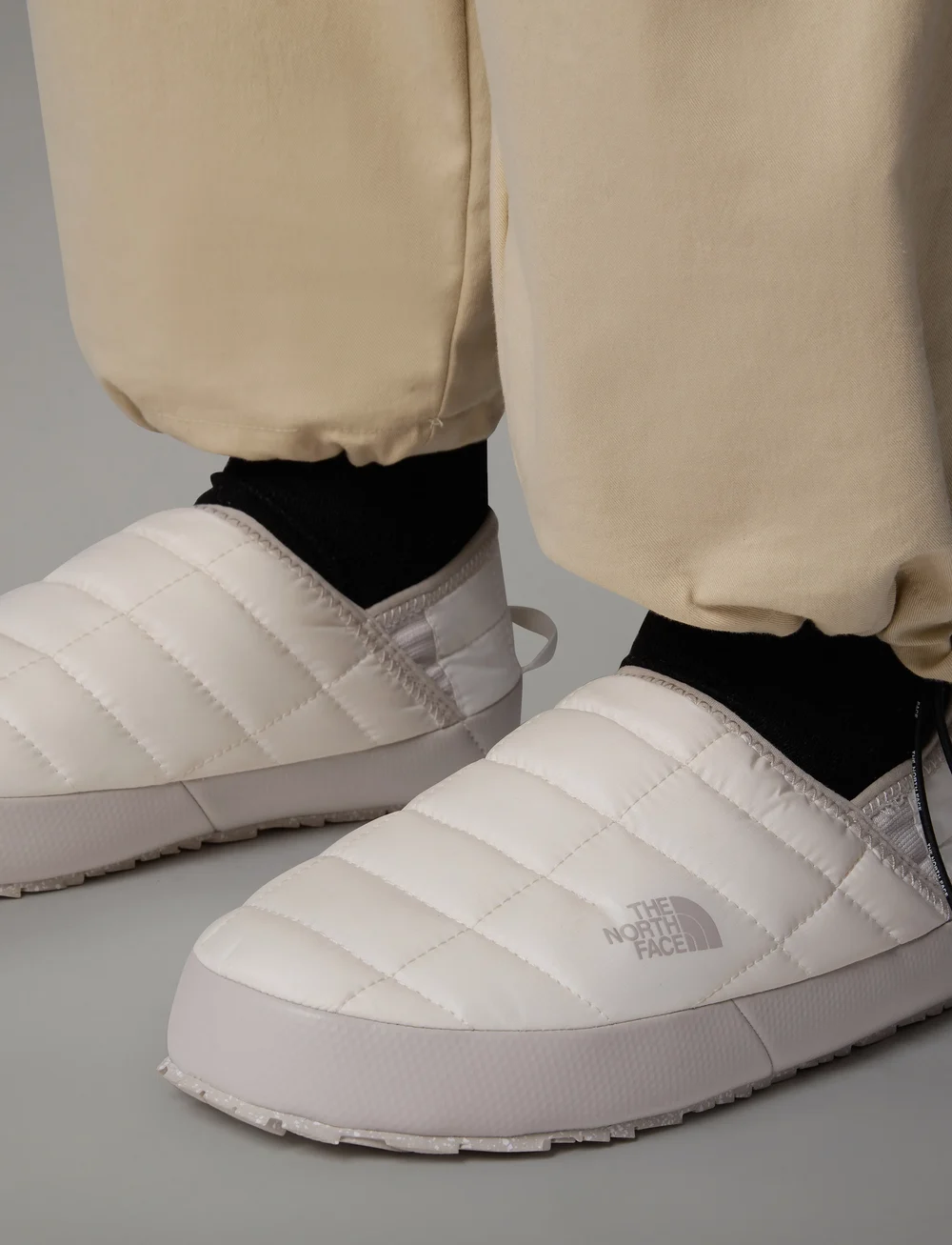 The North Face - W THERMOBALL TRACTION MULE V - sandaler & tøfler - white - 0