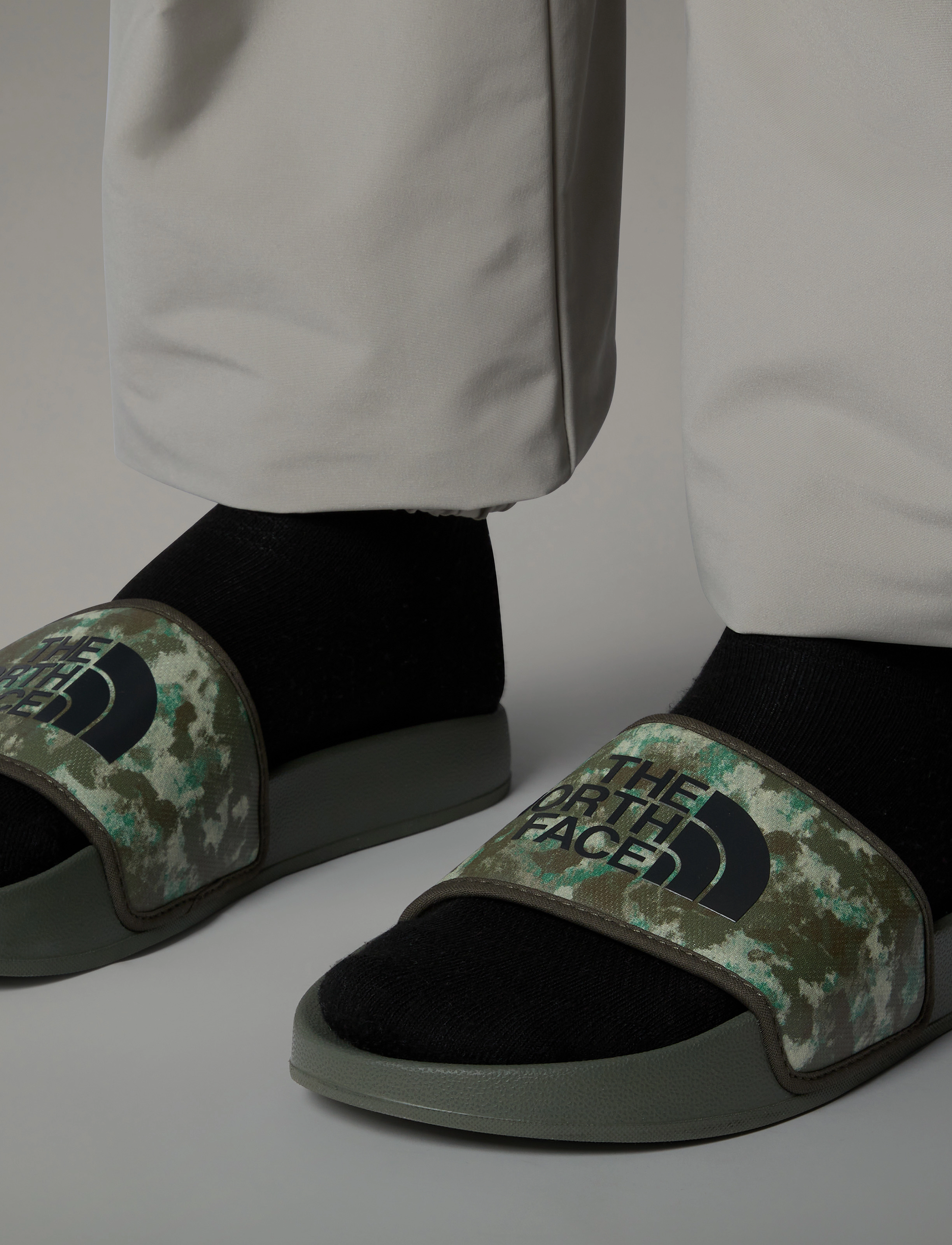 The North Face M Base Camp Slide Iii, 45.5, Sandals, Khakigrün - Pool Sliders, Männerswear