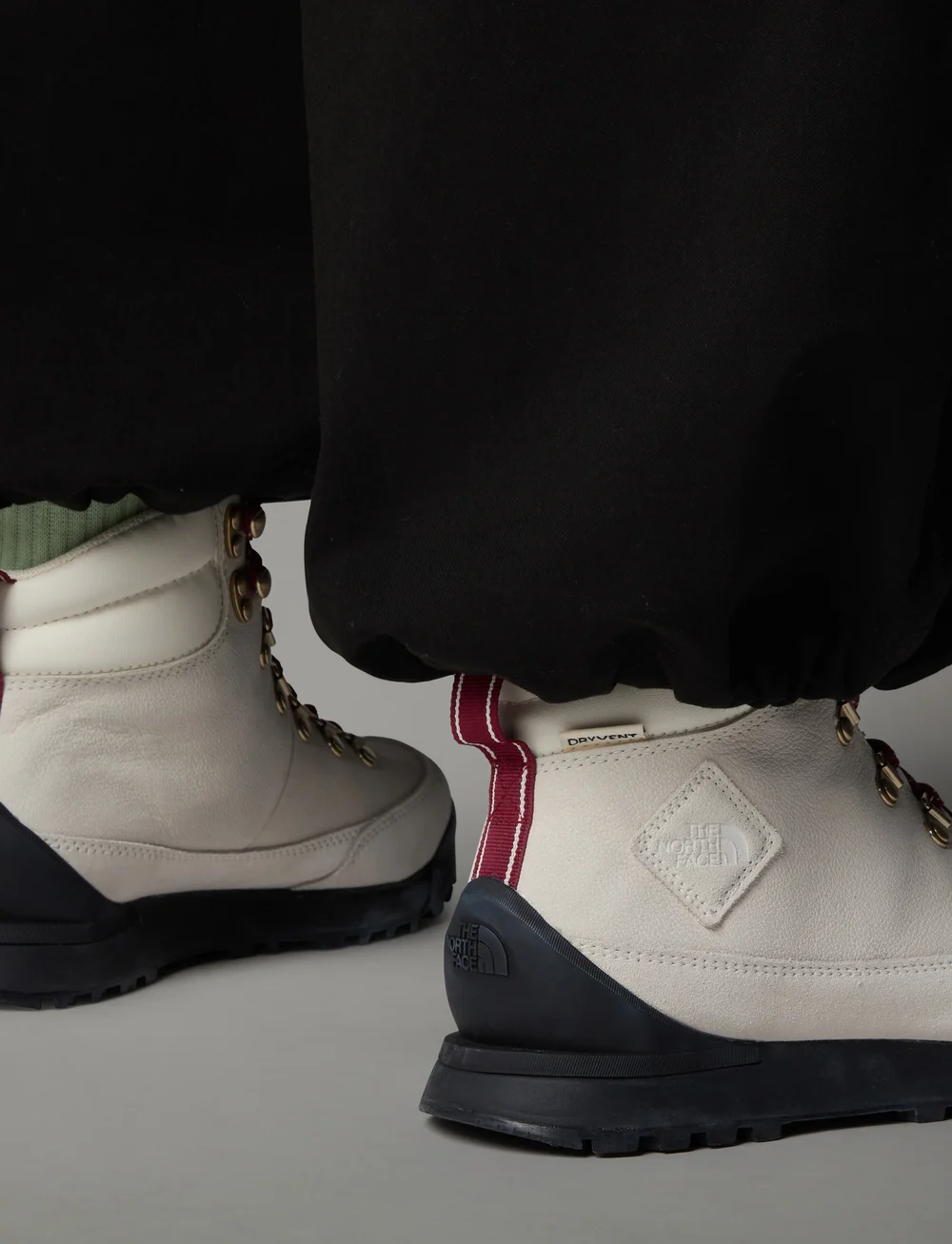 The North Face - W BACK-TO-BERKELEY IV LEATHER WP - matka- ja kõndimisjalatsid - white dune/tnf black - 0