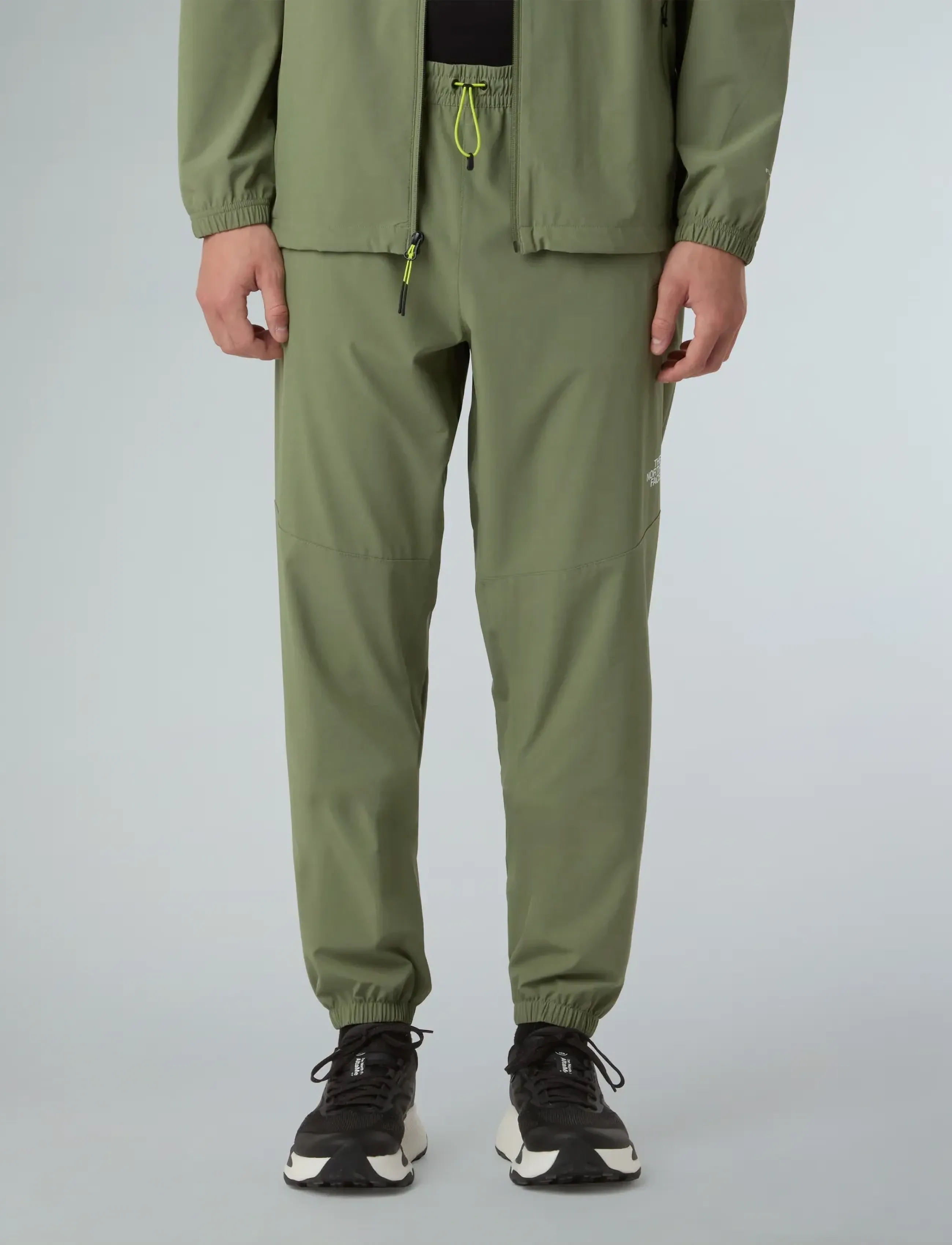 The North Face M MOUNTAIN ATHLETICS WIND PANT - Püksid - BARK MIST / green