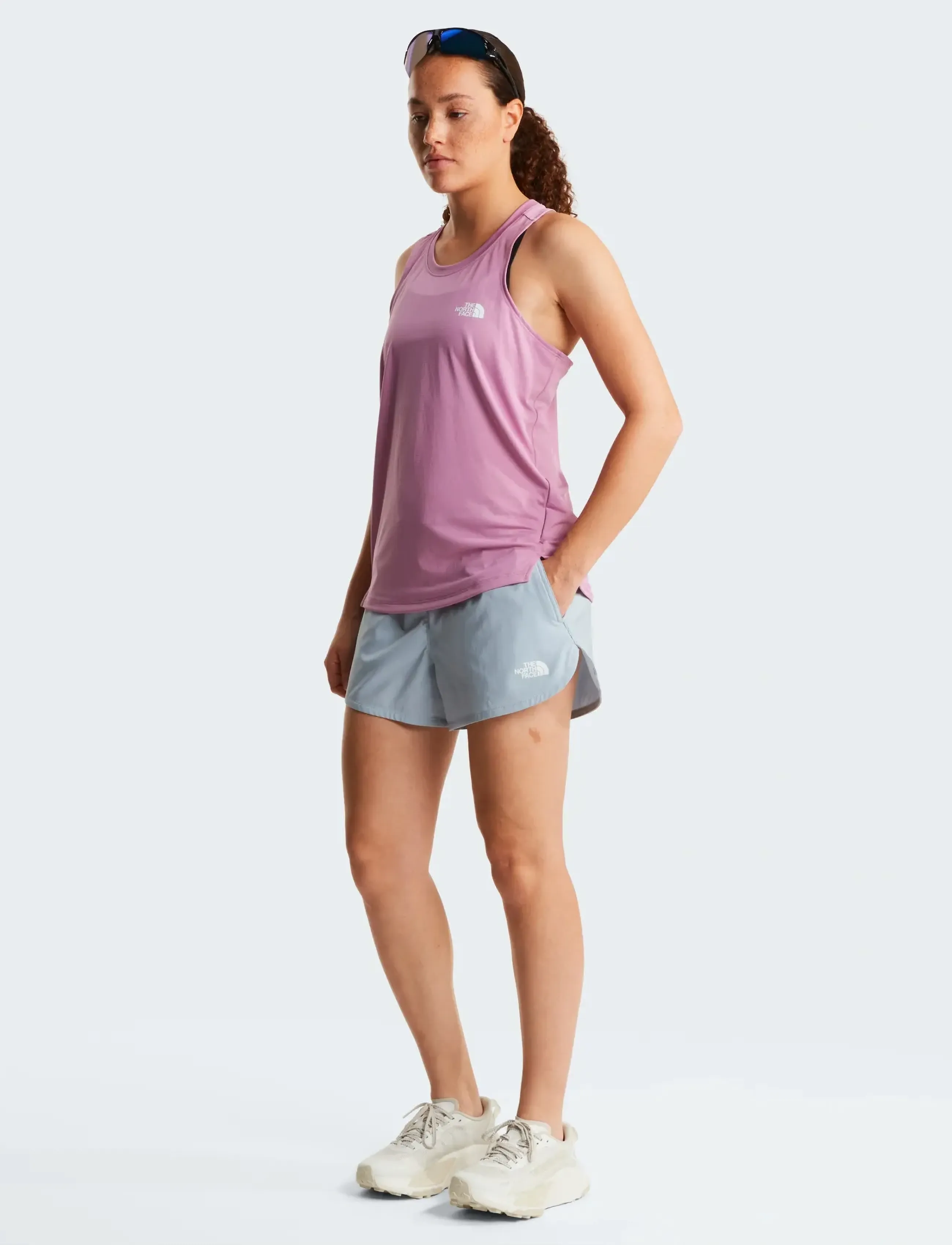 The North Face - W FLEX WOVEN SHORT 3IN - lühikesed treeningpüksid - frost grey - 3