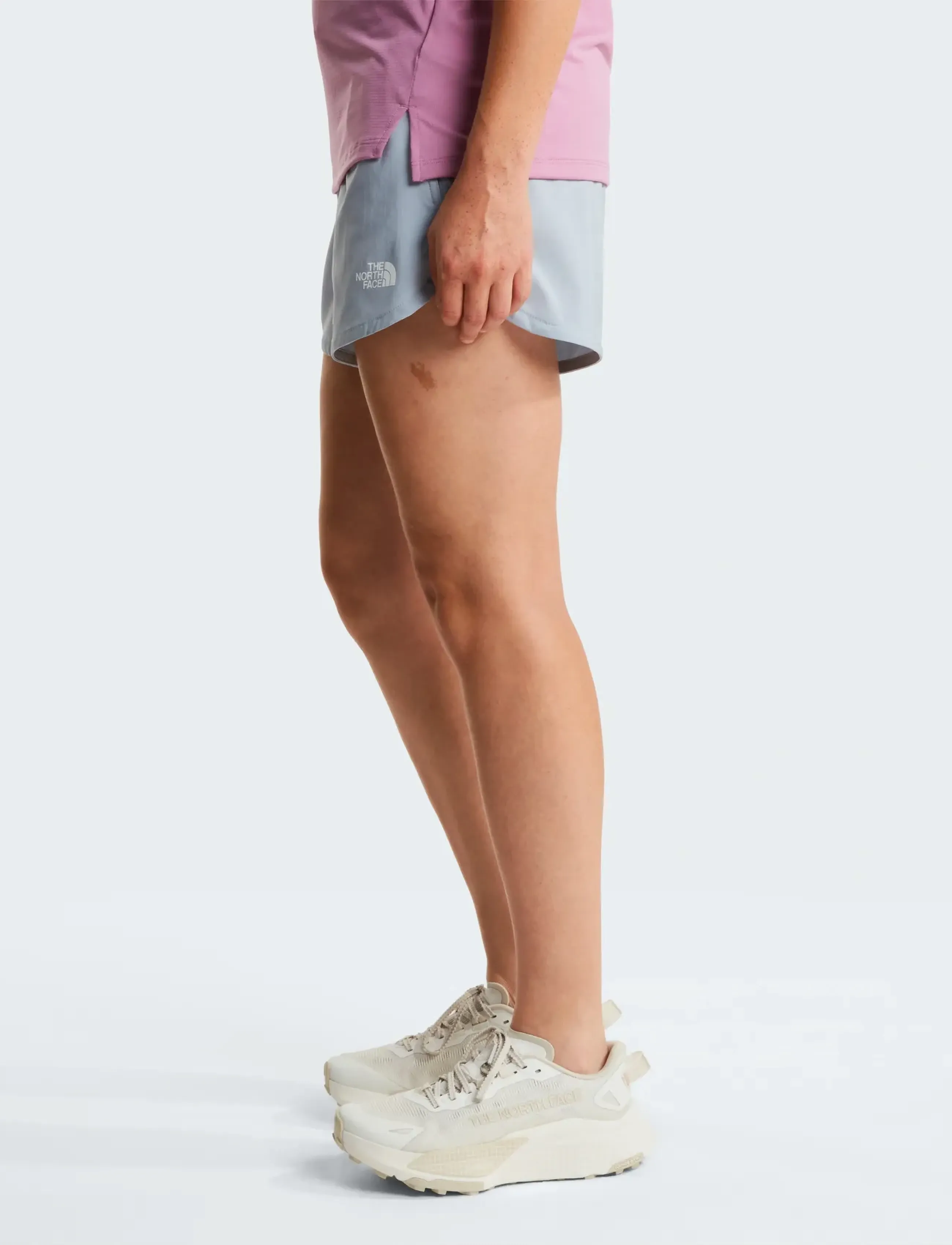 The North Face - W FLEX WOVEN SHORT 3IN - lühikesed treeningpüksid - frost grey - 4