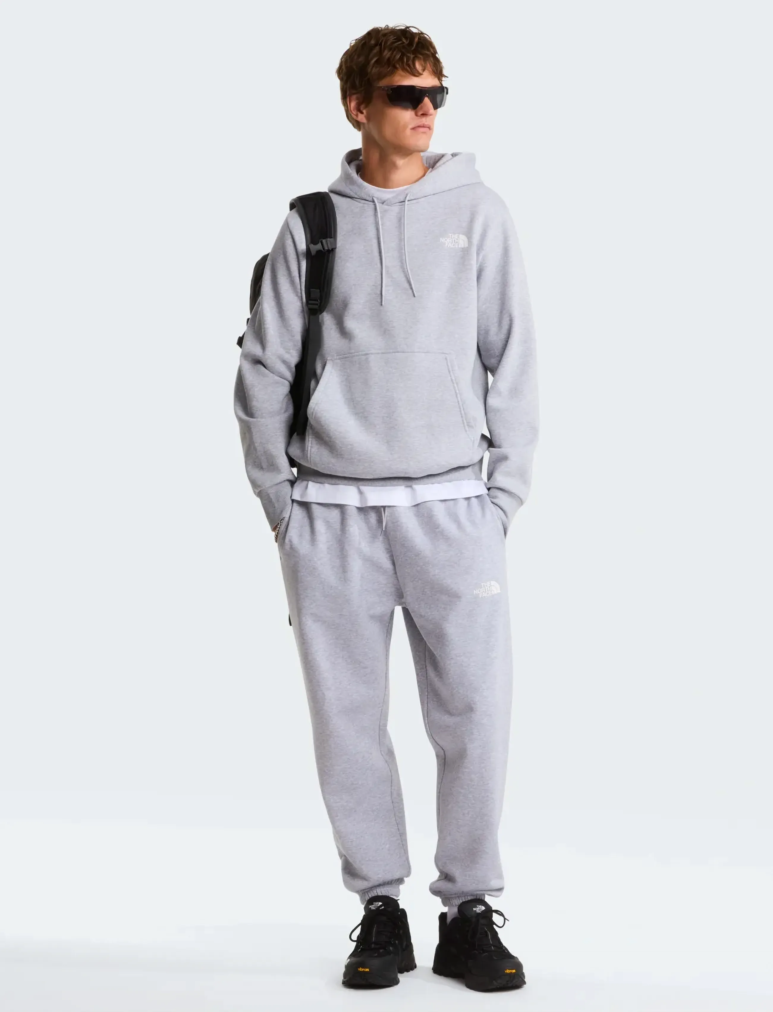 The North Face - M SIMPLE DOME REGULAR TAPERED JOGGER - pants - grey - 3